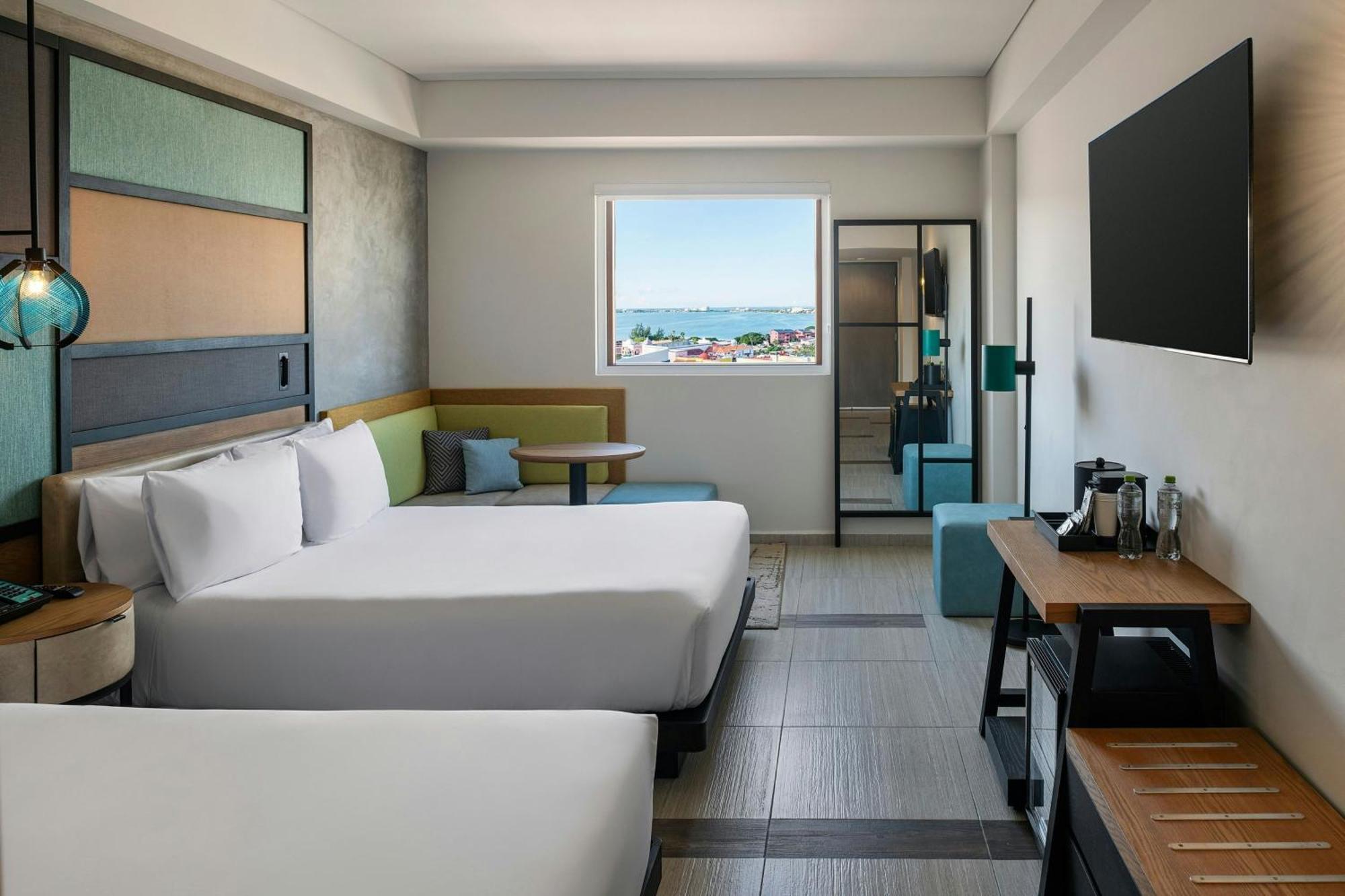 Aloft Lagoon View Guest room 2 Queen Complimentary open bar