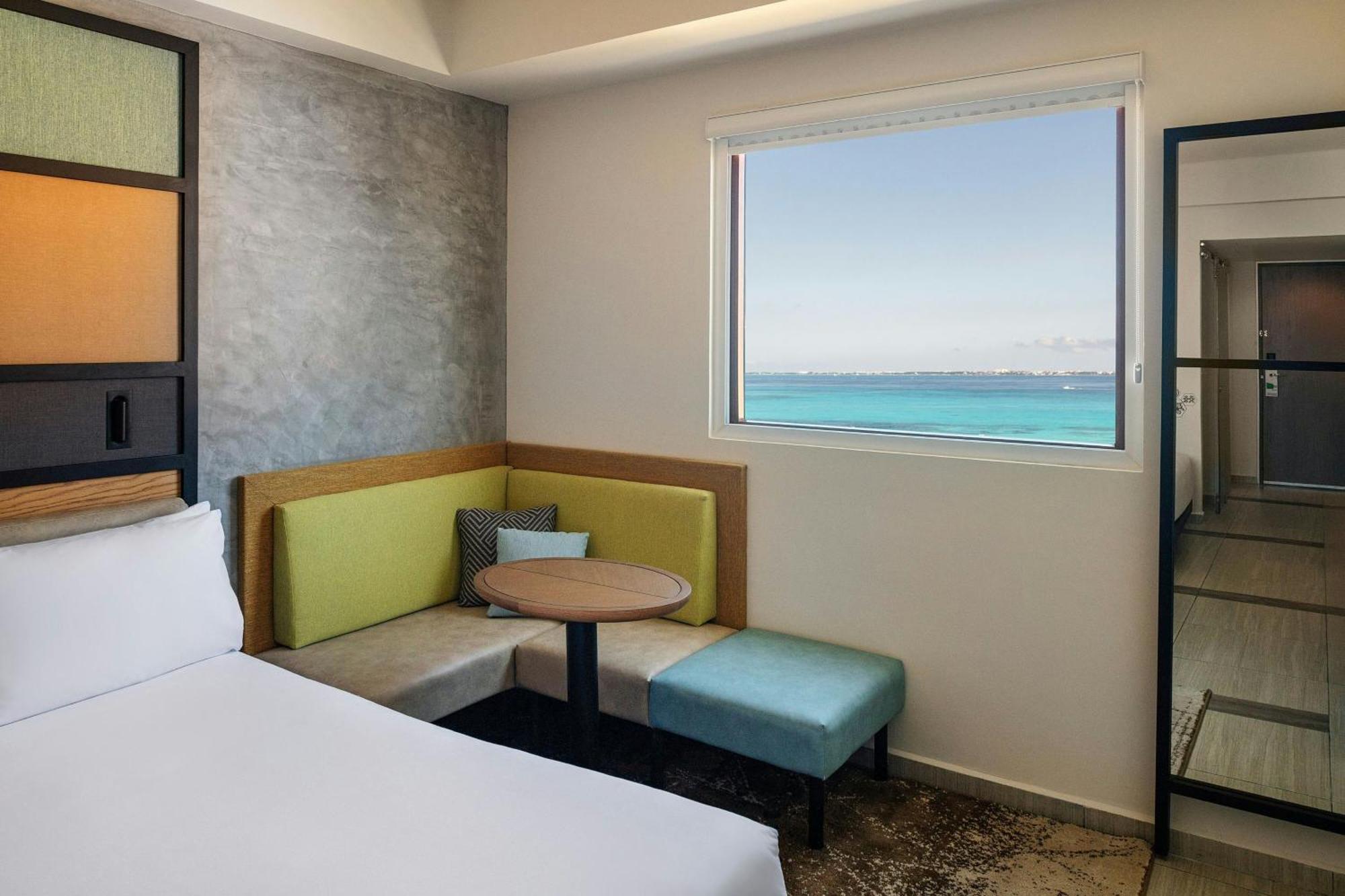 Aloft Partial View Guest room 2 Queen Complimentary open bar