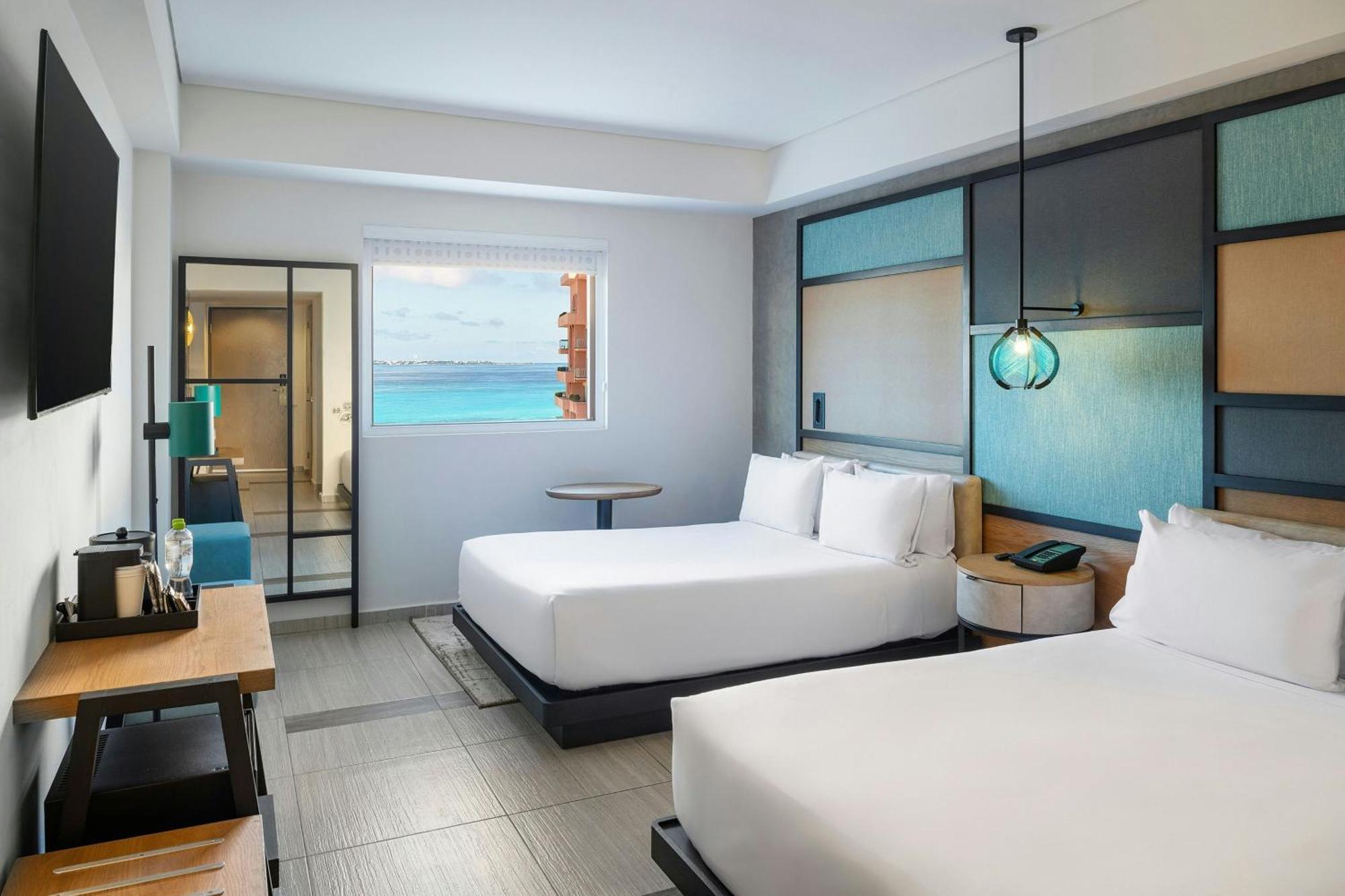 Aloft Partial View Guest room 2 Queen Complimentary open bar