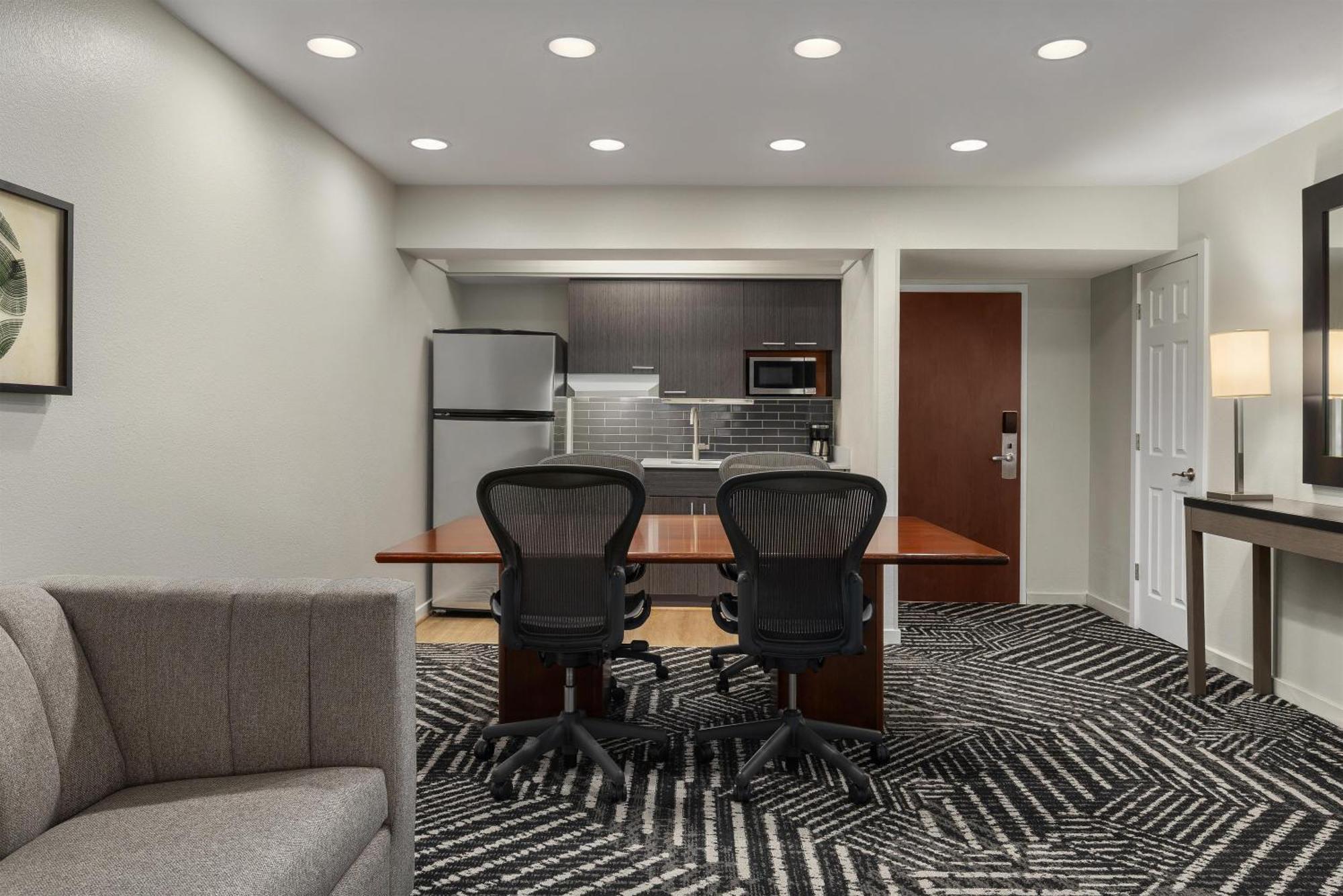Conference Suite Non-Smoking