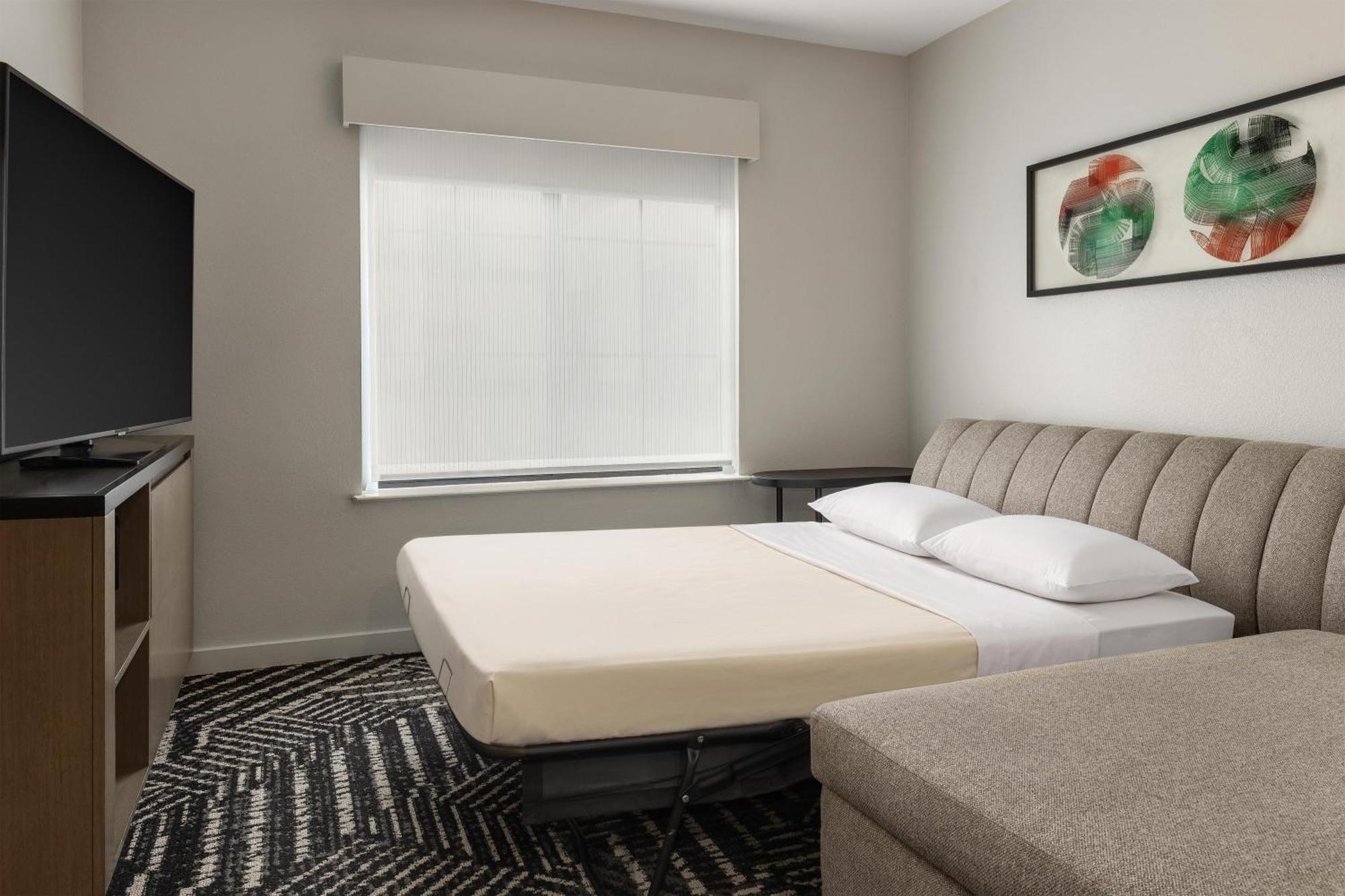 One-Bedroom King Suite