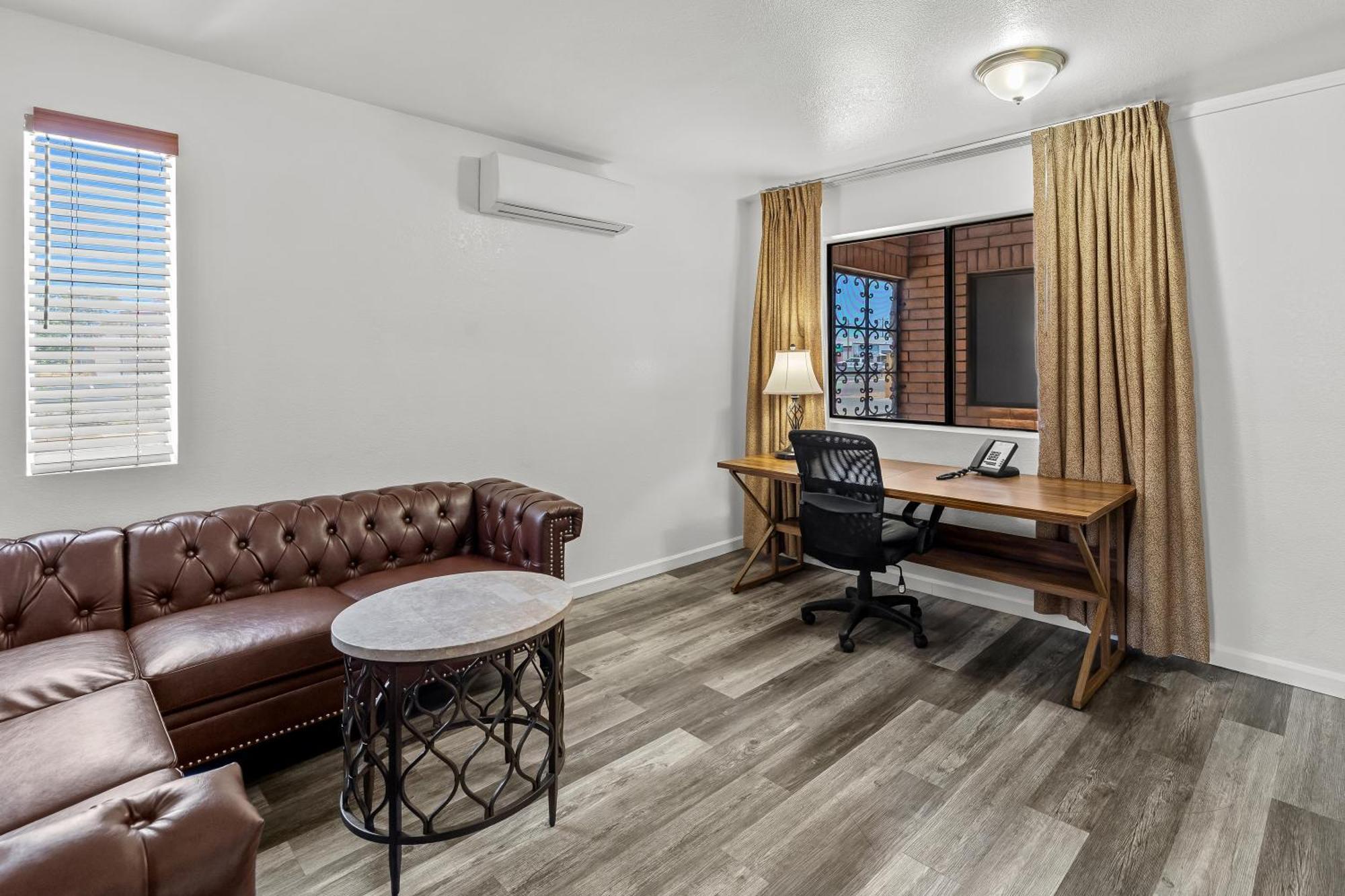 Queen Suite with Two Queen Beds - Non Smoking