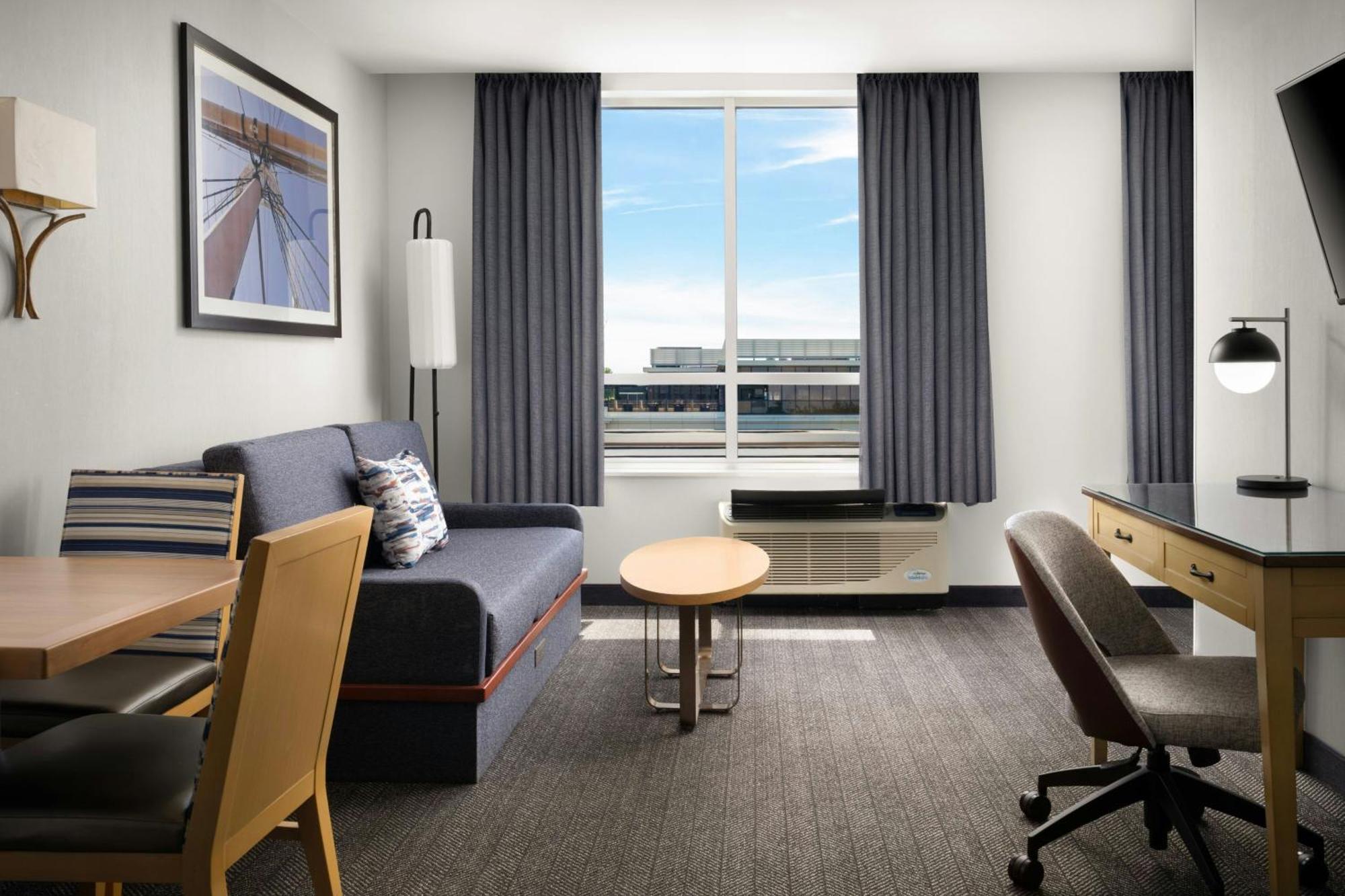 Junior Suite 1 King Sofa bed Bay view