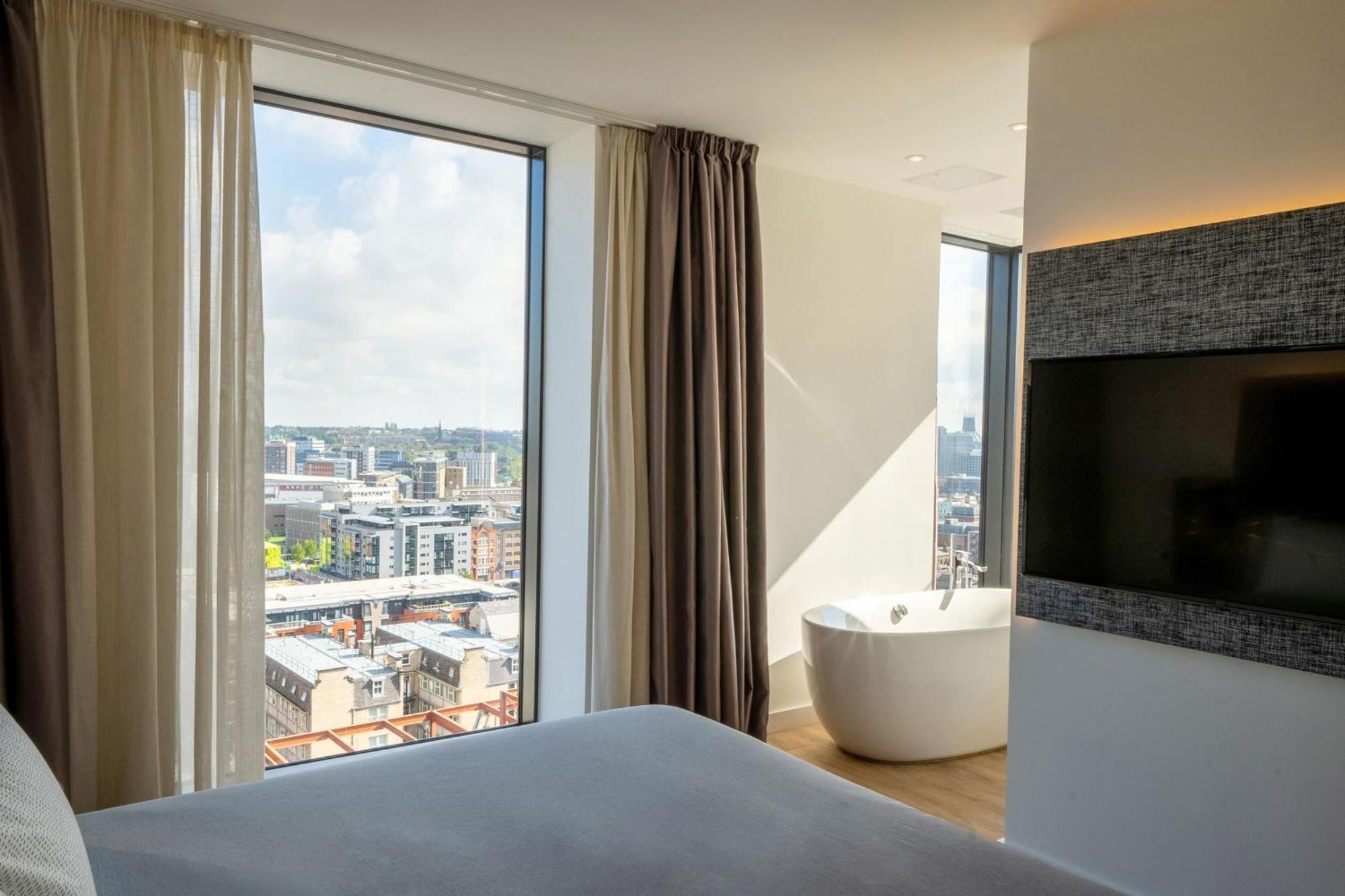 Interconnecting Townhouse Suite