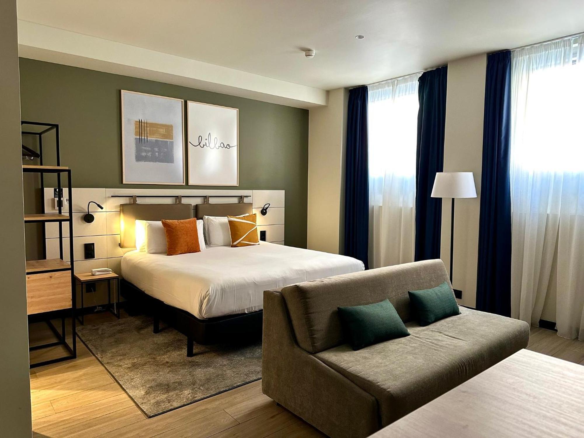 Grand Queen Room
