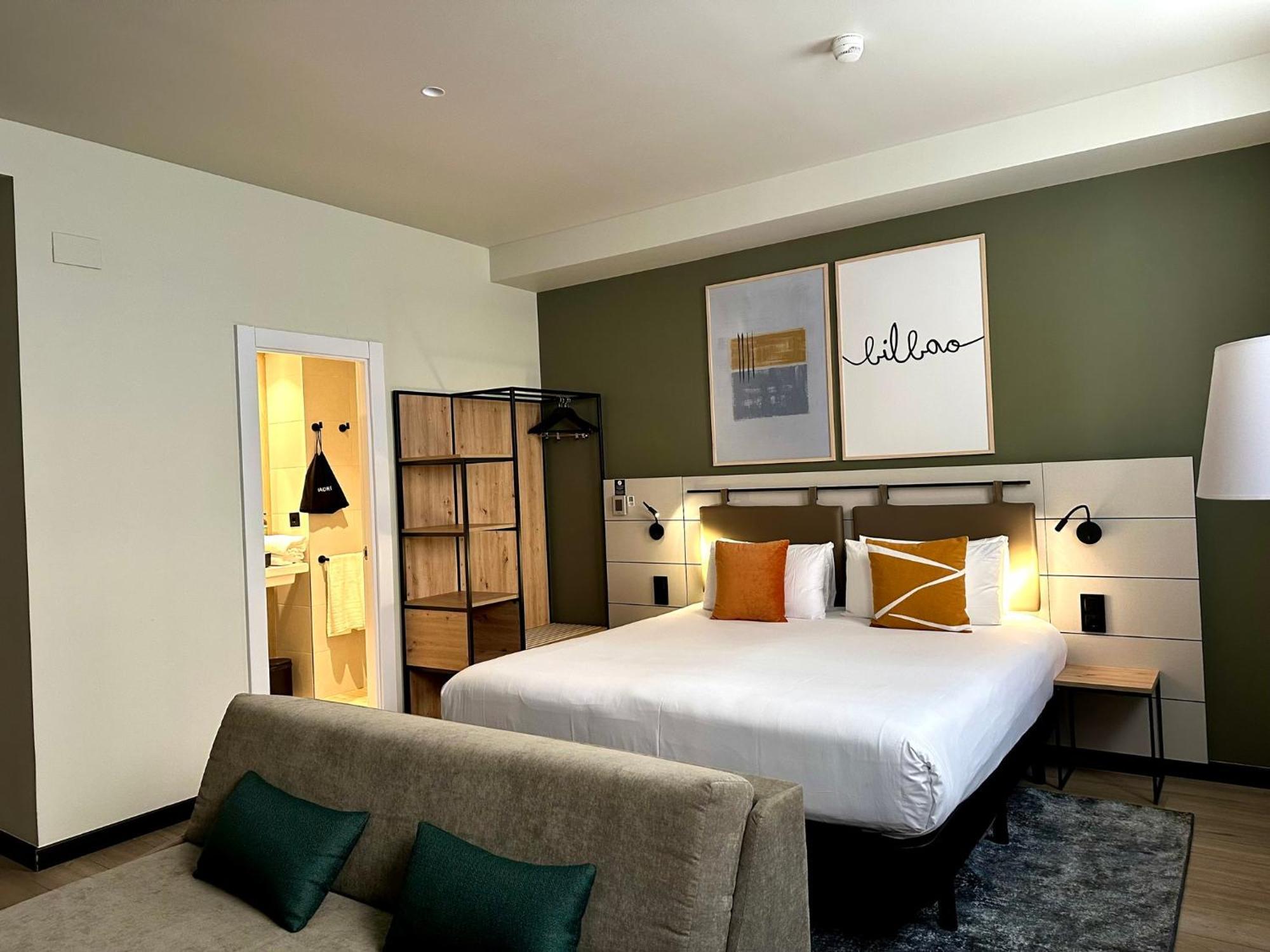 Grand Queen Room