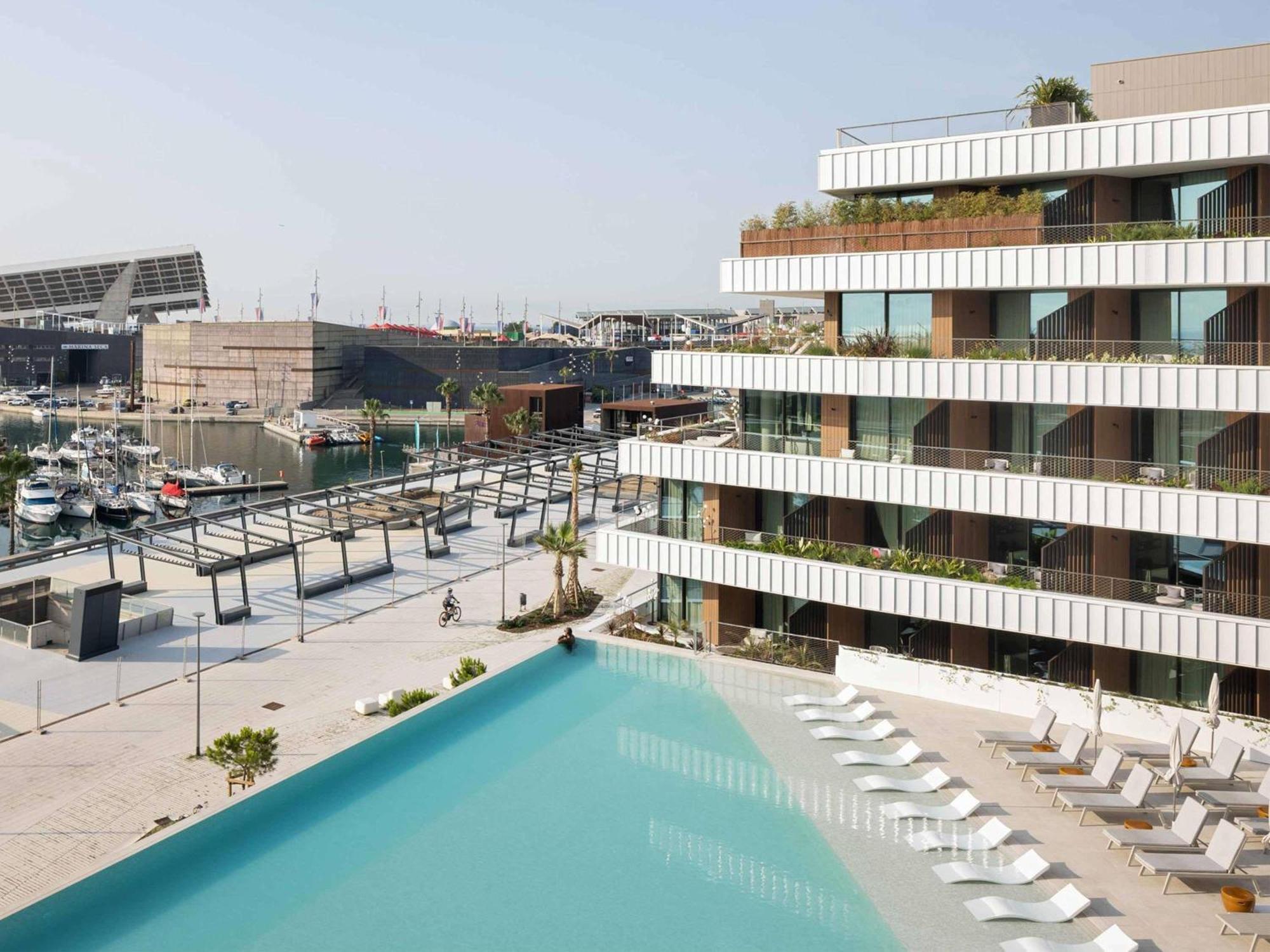 King Room Marina View Captivate