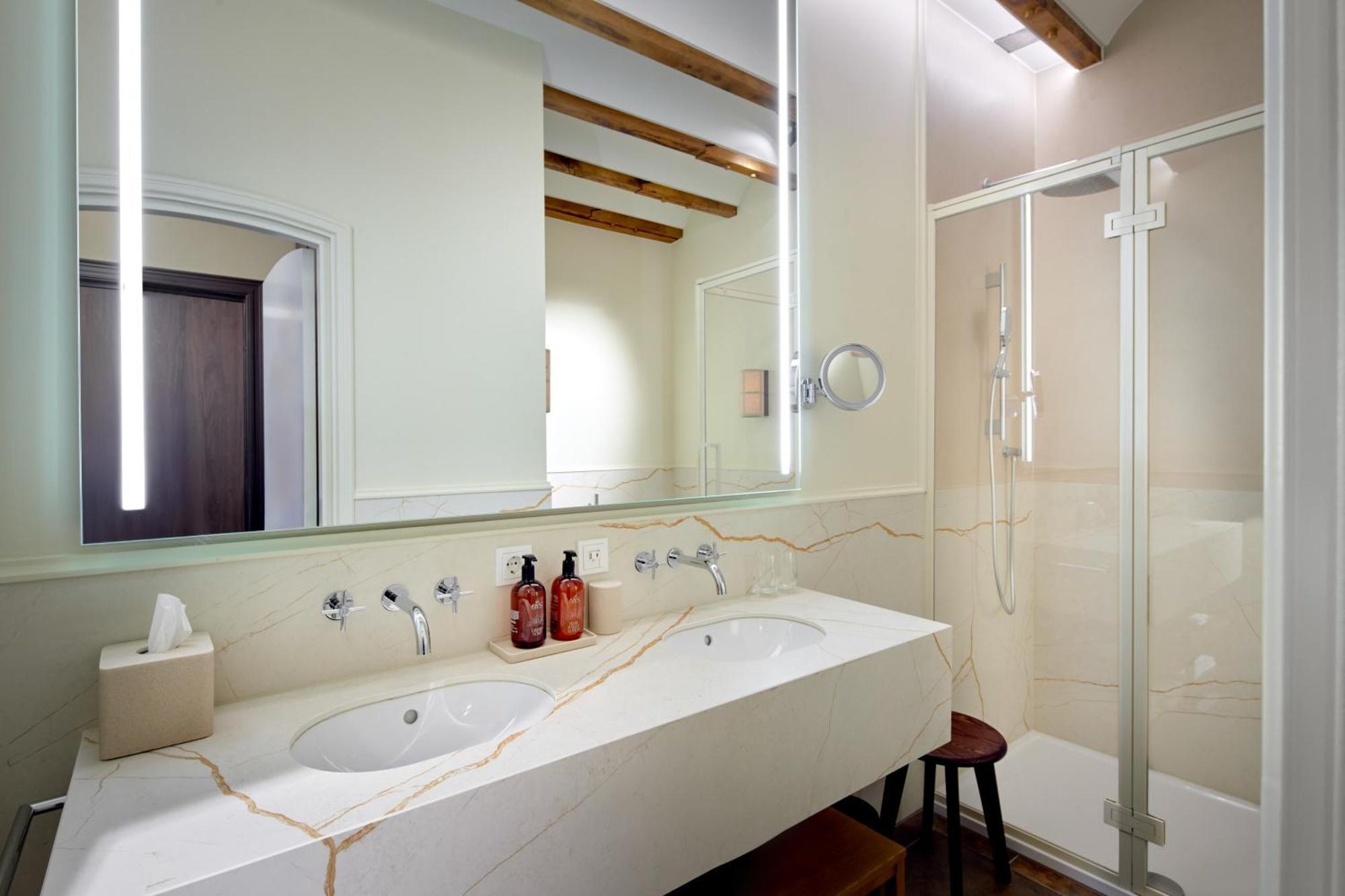 Suite 1-room