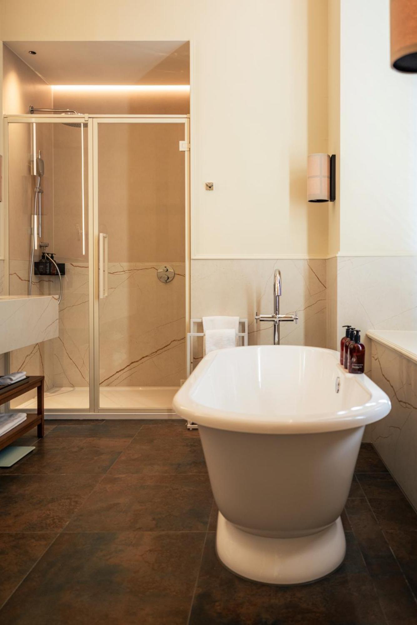 Suite 1-room