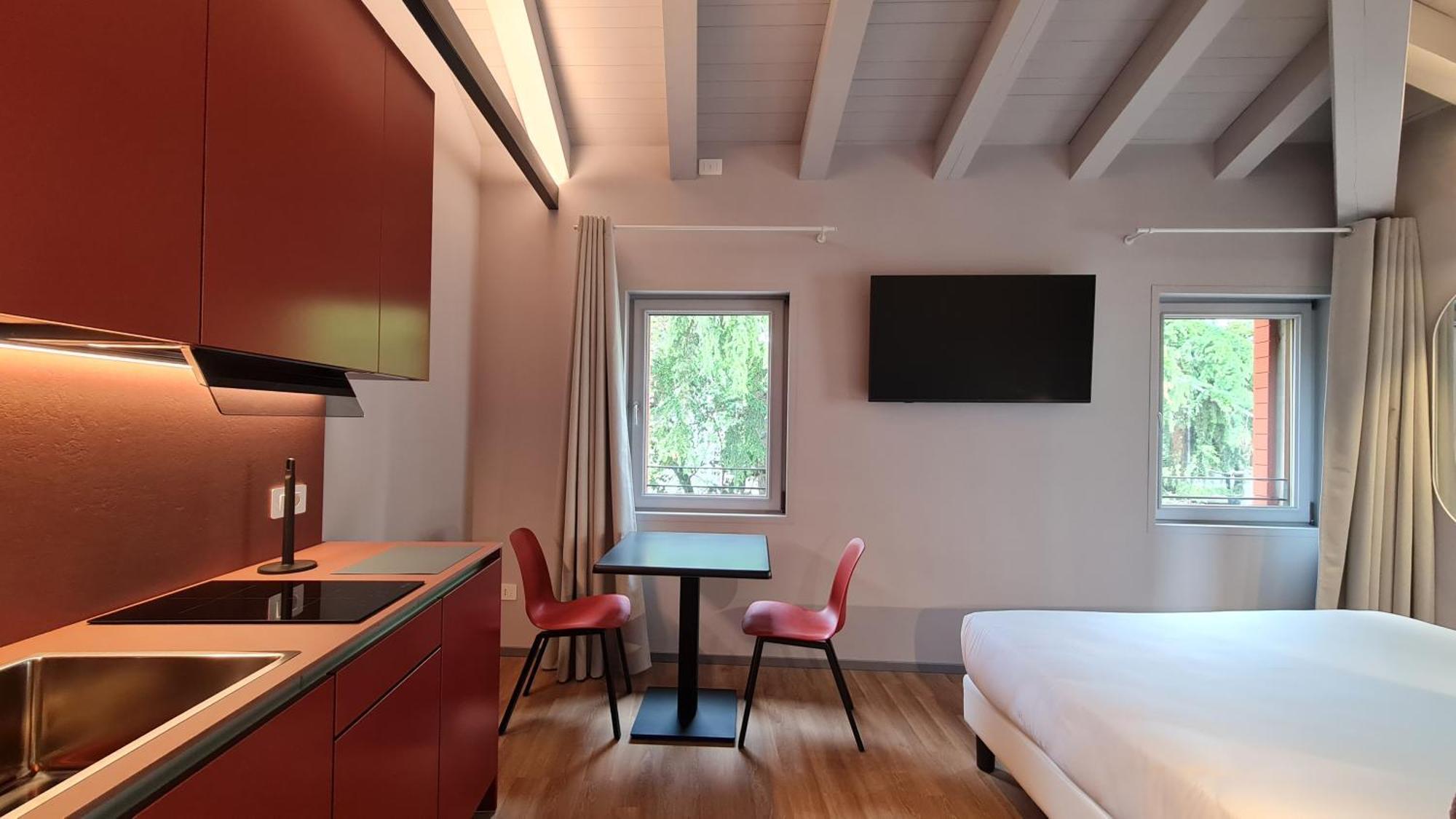 Studio Apartment King Bed Annex