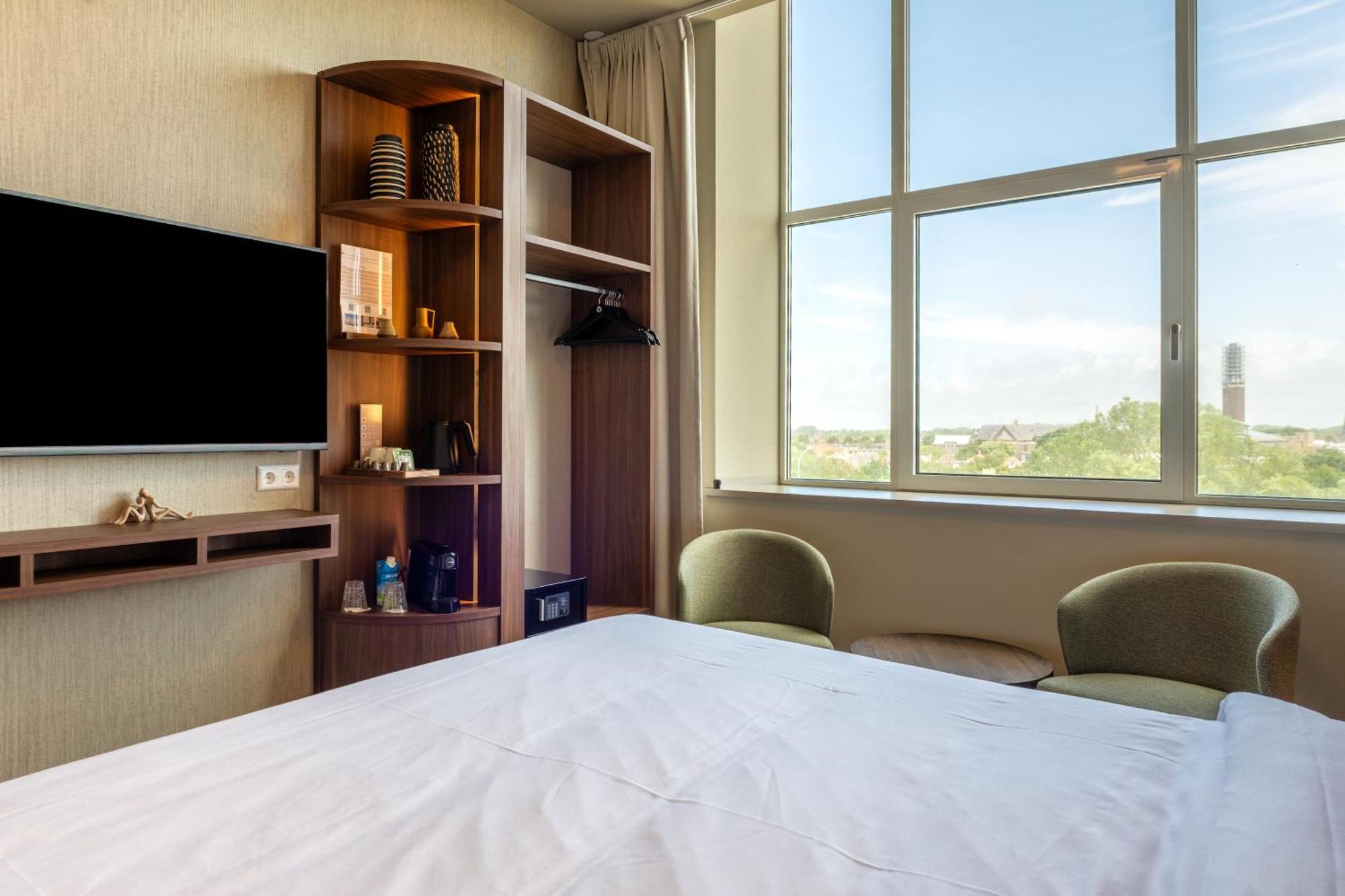 2-Person room cityside