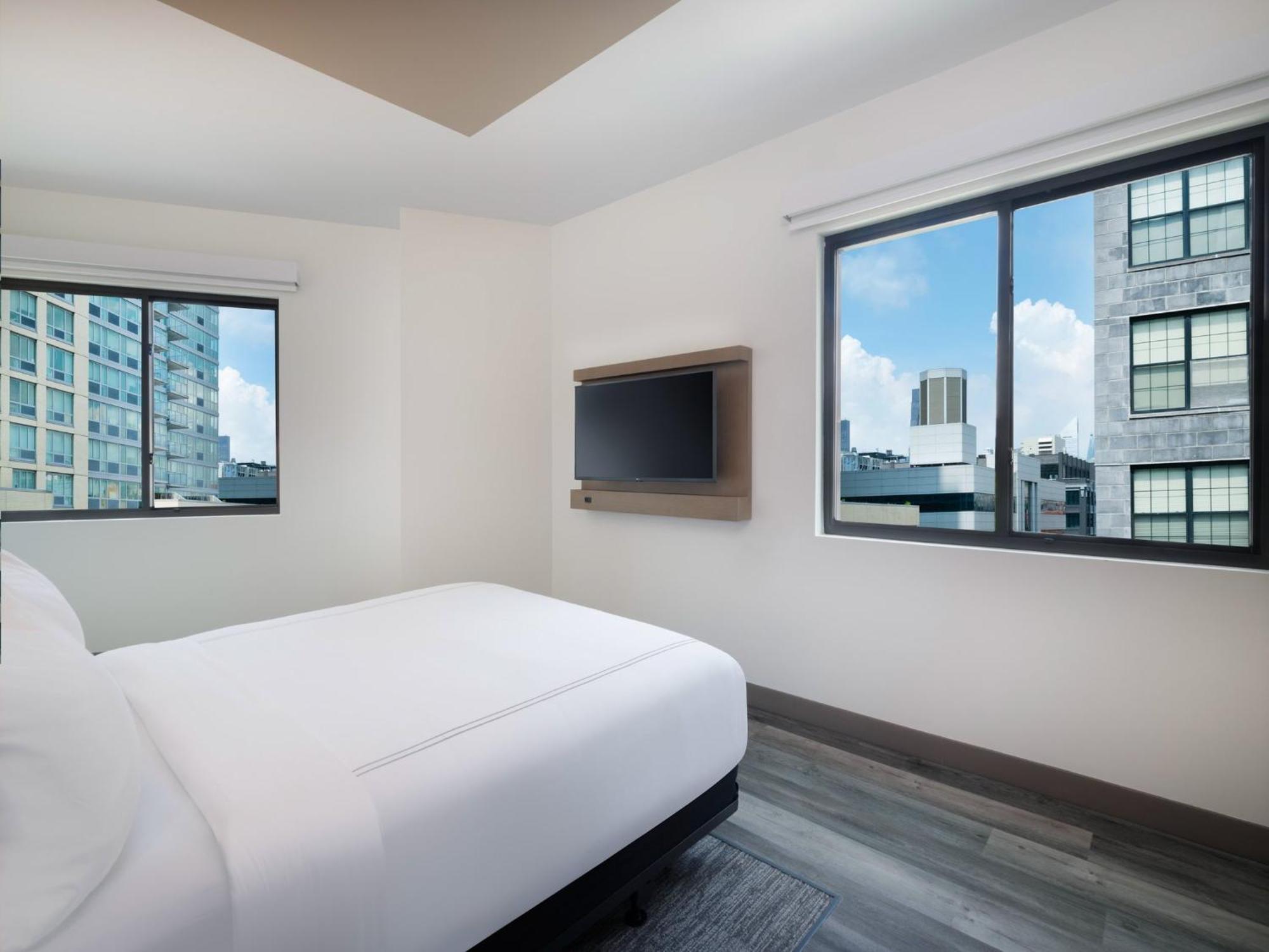Standard Queen Room Mobility Accessible Roll Shower