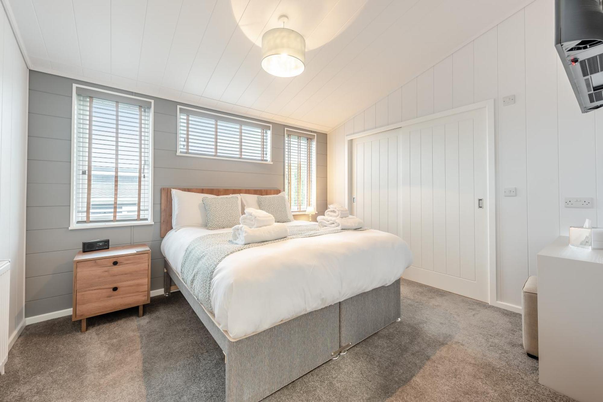Three Bedroom Lodge Hot Tub Pets Allowed