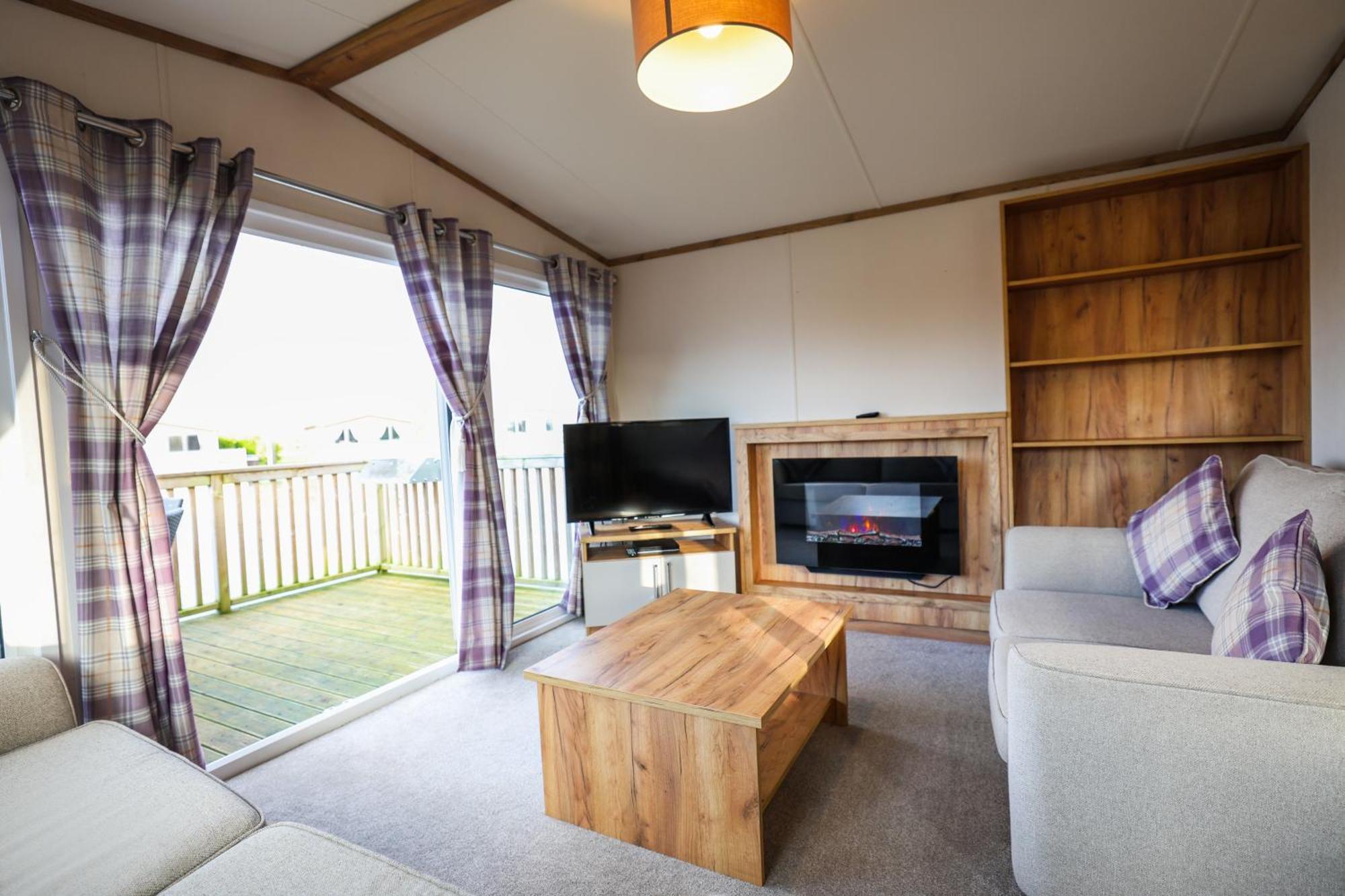 Two Bedroom Lodge Hot Tub No Pets Allowed
