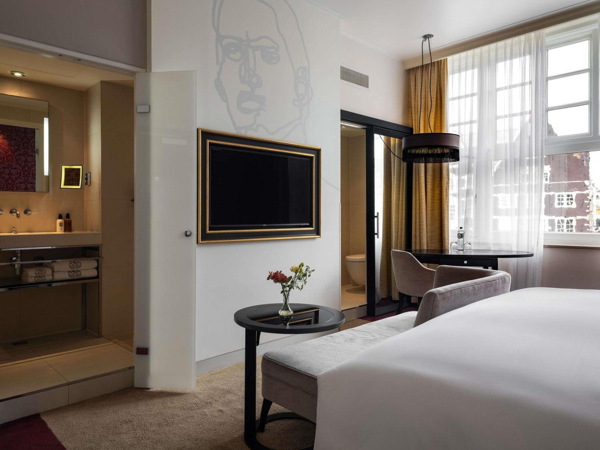 Luxury King Room with Canal View