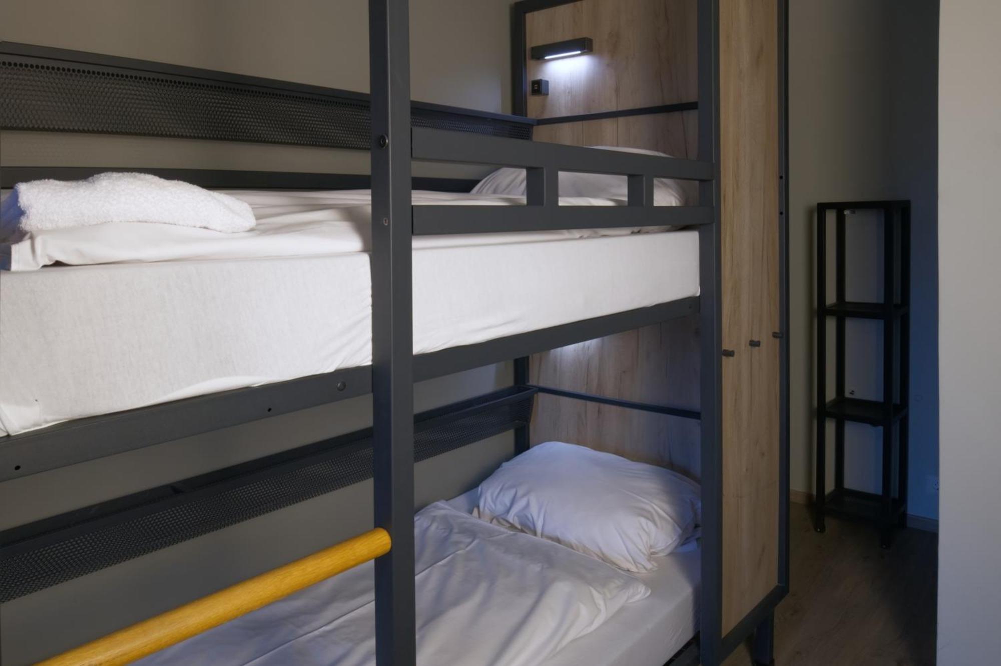 Bed 6-Bed Dormitory Room