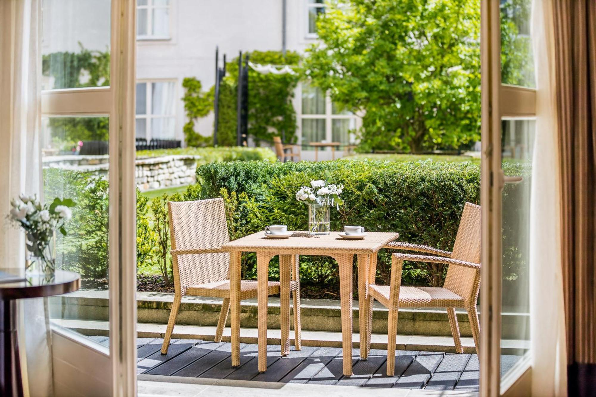 Deluxe Terrace King Room