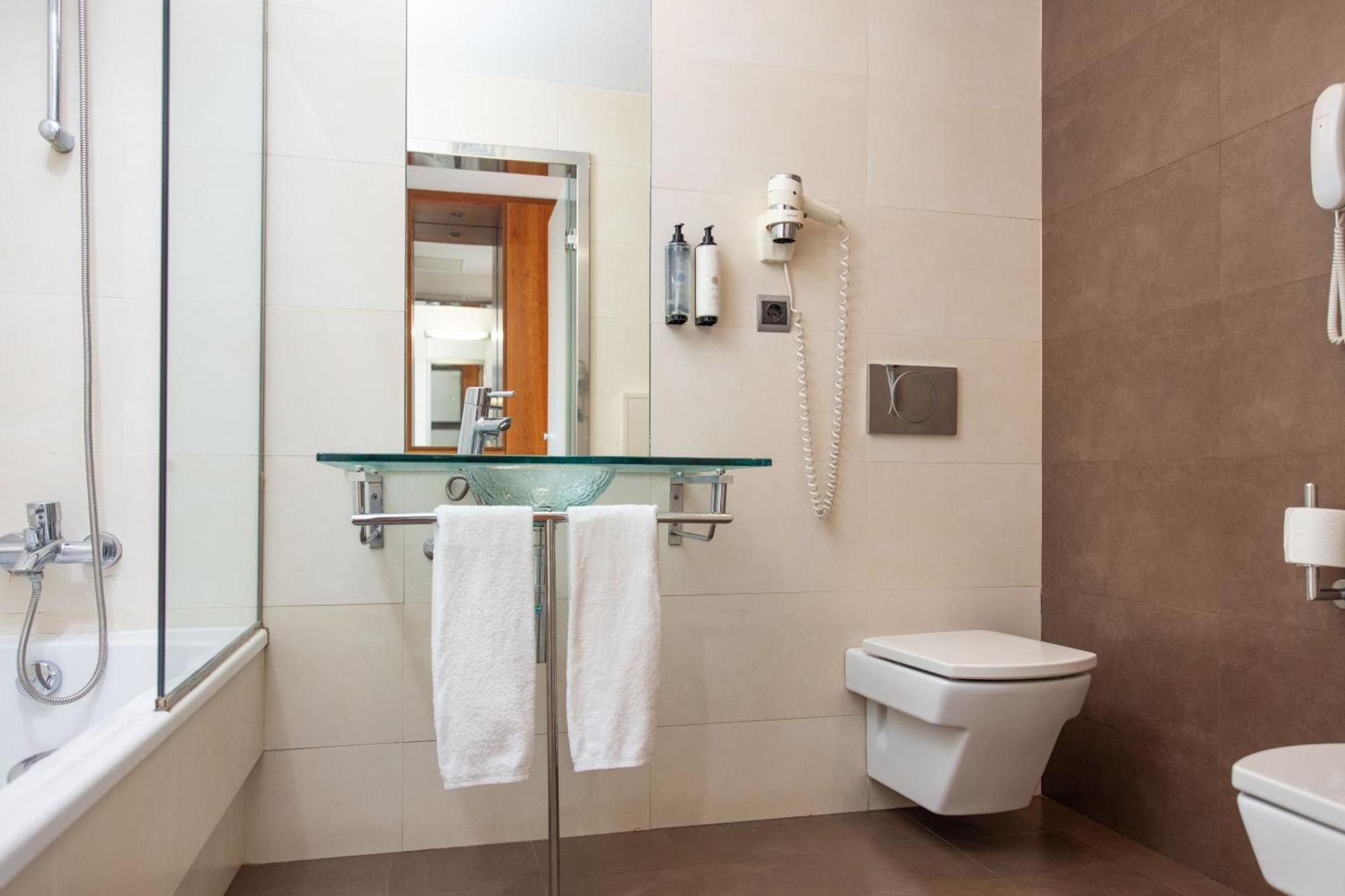 Chambre Double - Vue sur Piscine
