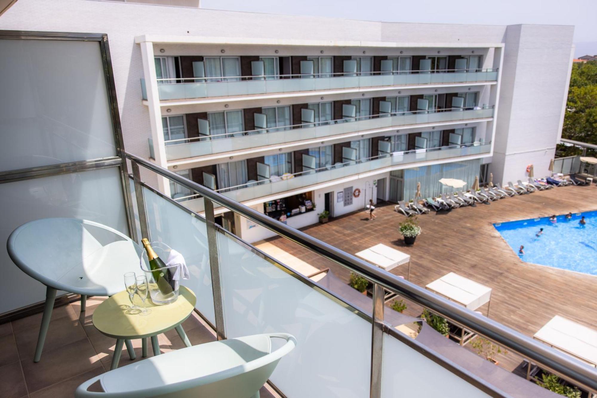 Double Room Pool View