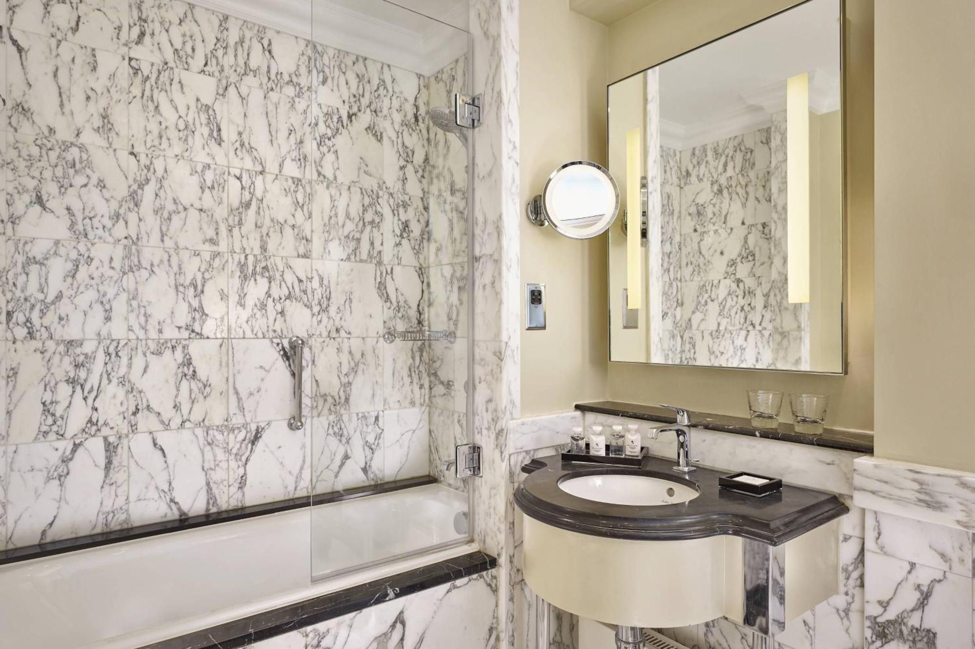 Deluxe Suite Suite