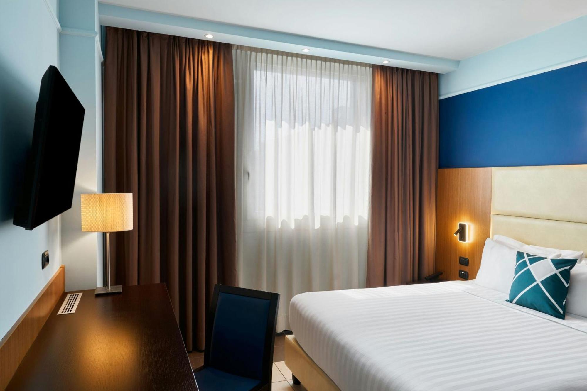 Standard Queen Room City View