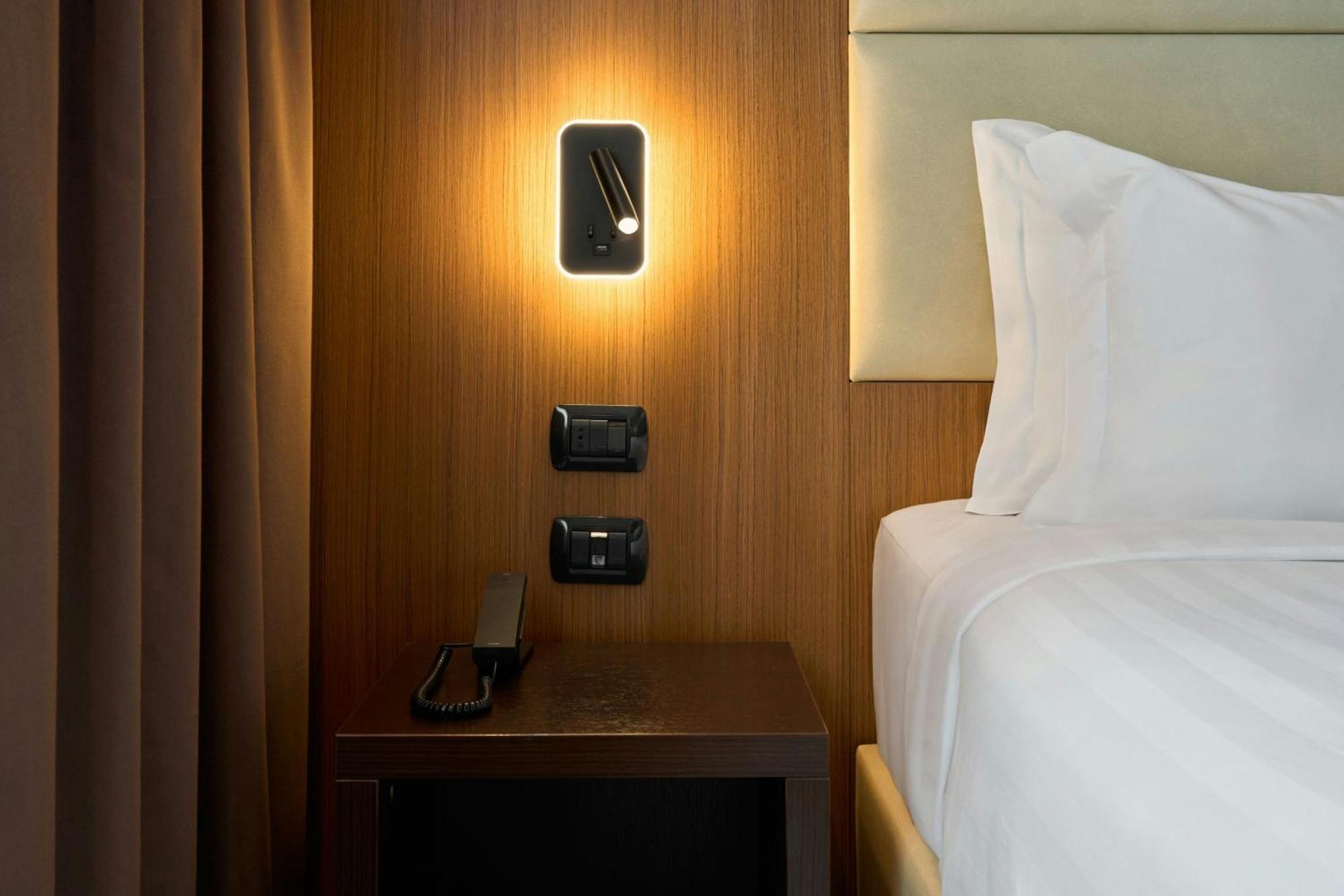 Standard Twin Room Two Single Beds City View