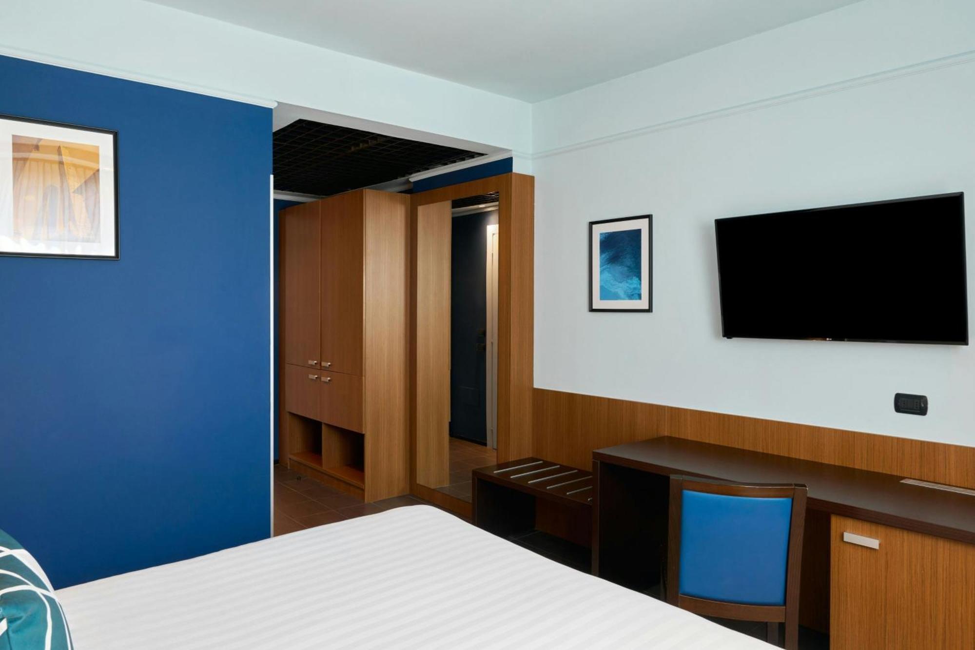 Standard Queen Room City View