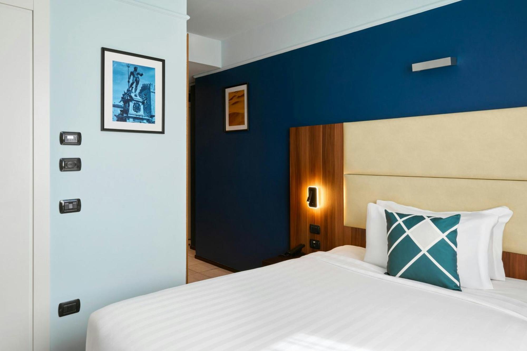 Standard Twin Room One Single Bed City View