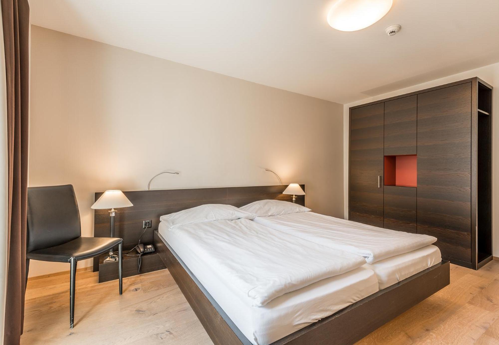 Urban Essential Room