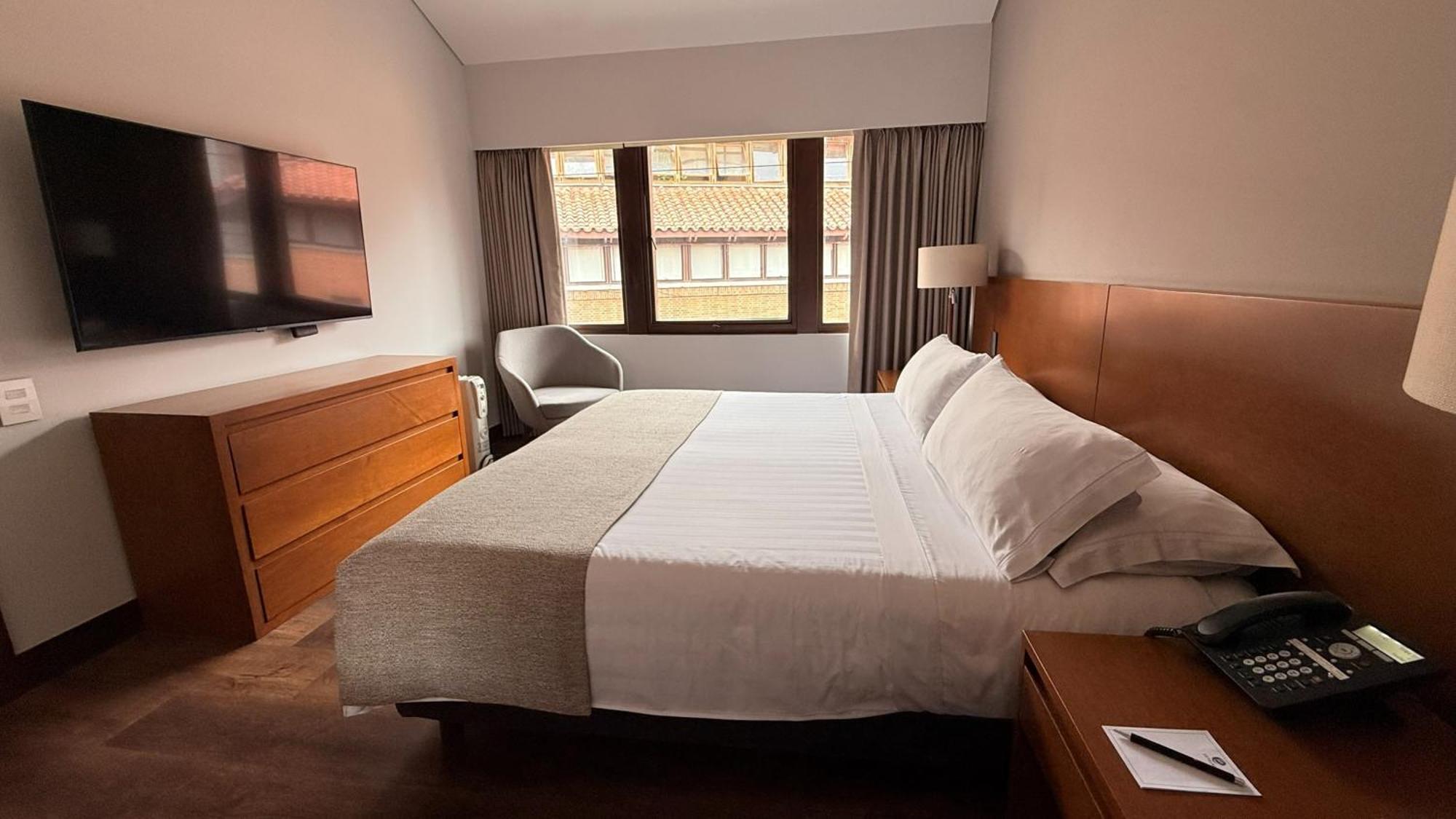 Classic One-Bedroom Apartment King Bed