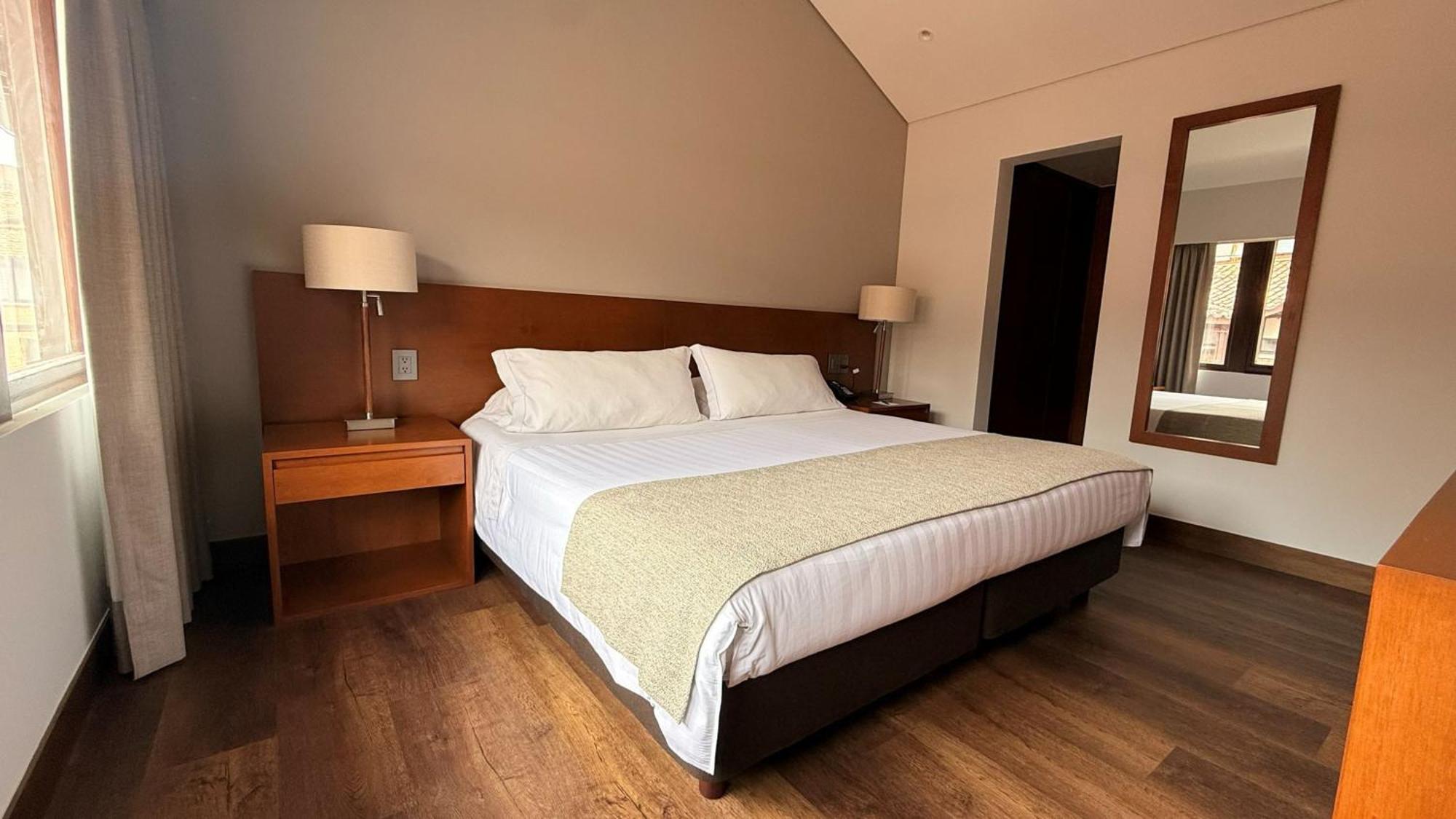 Classic One-Bedroom Apartment King Bed