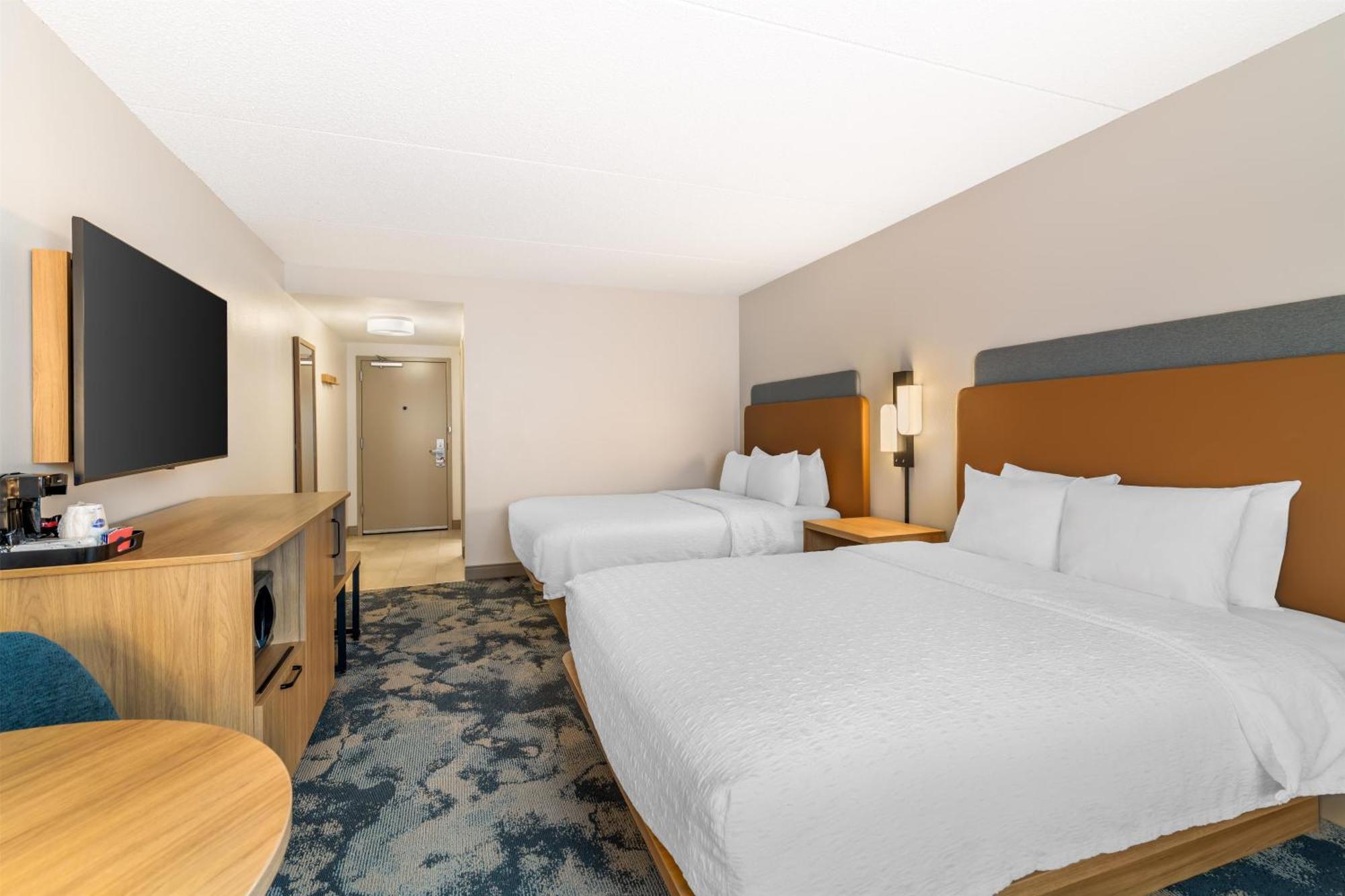 Queen Room Two Queen Beds Non-Smoking
