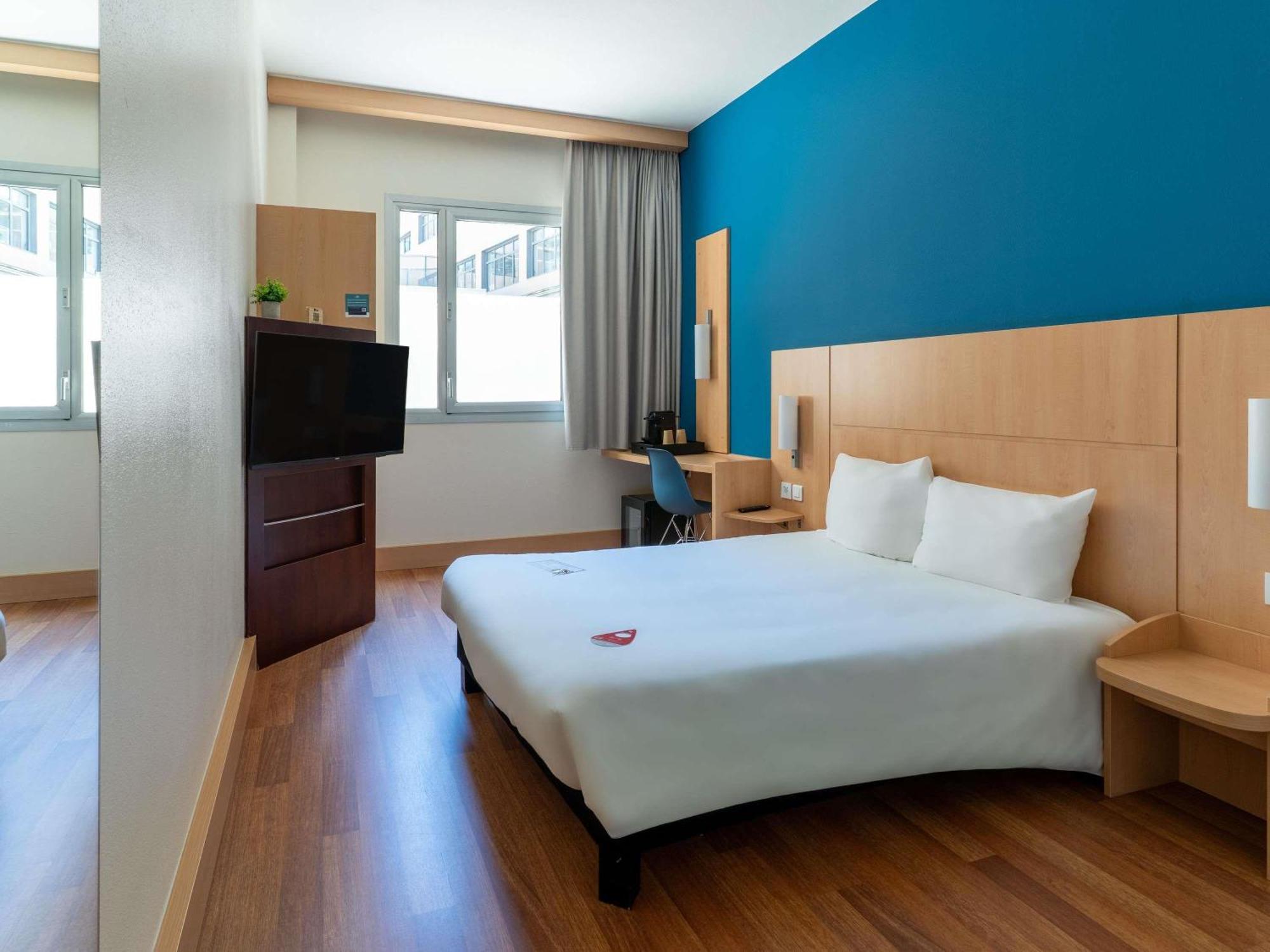 Standard Double Room Mobility Accessible