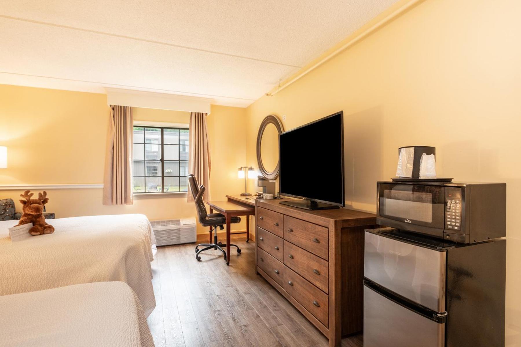 Two Queens Room