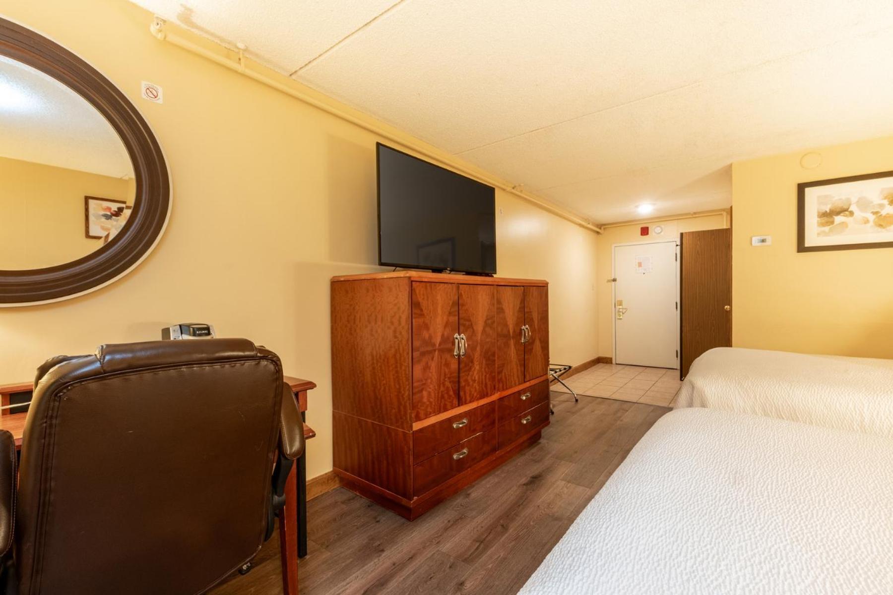 Two Queens Room