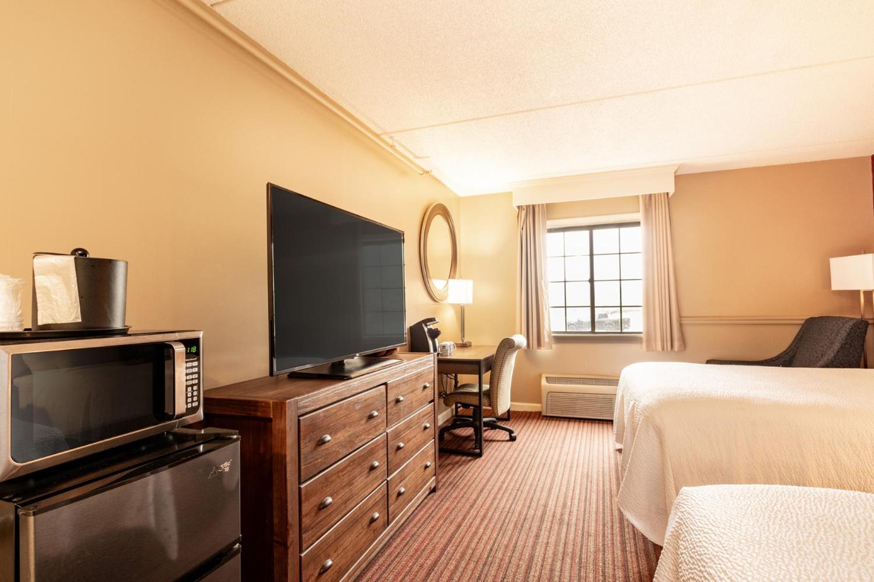 Two Queens Room