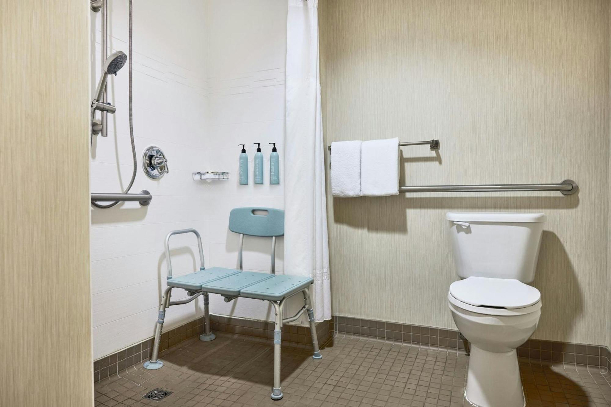 King Room Adapted Tub Mobility Hearing Accessible
