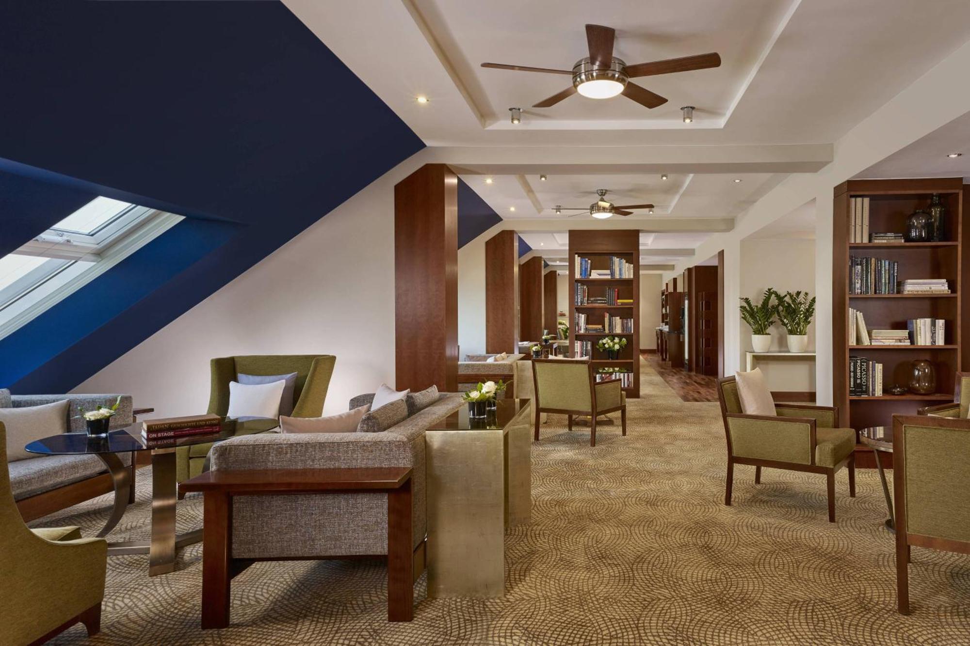 Premium Executive Room Club Lounge Access