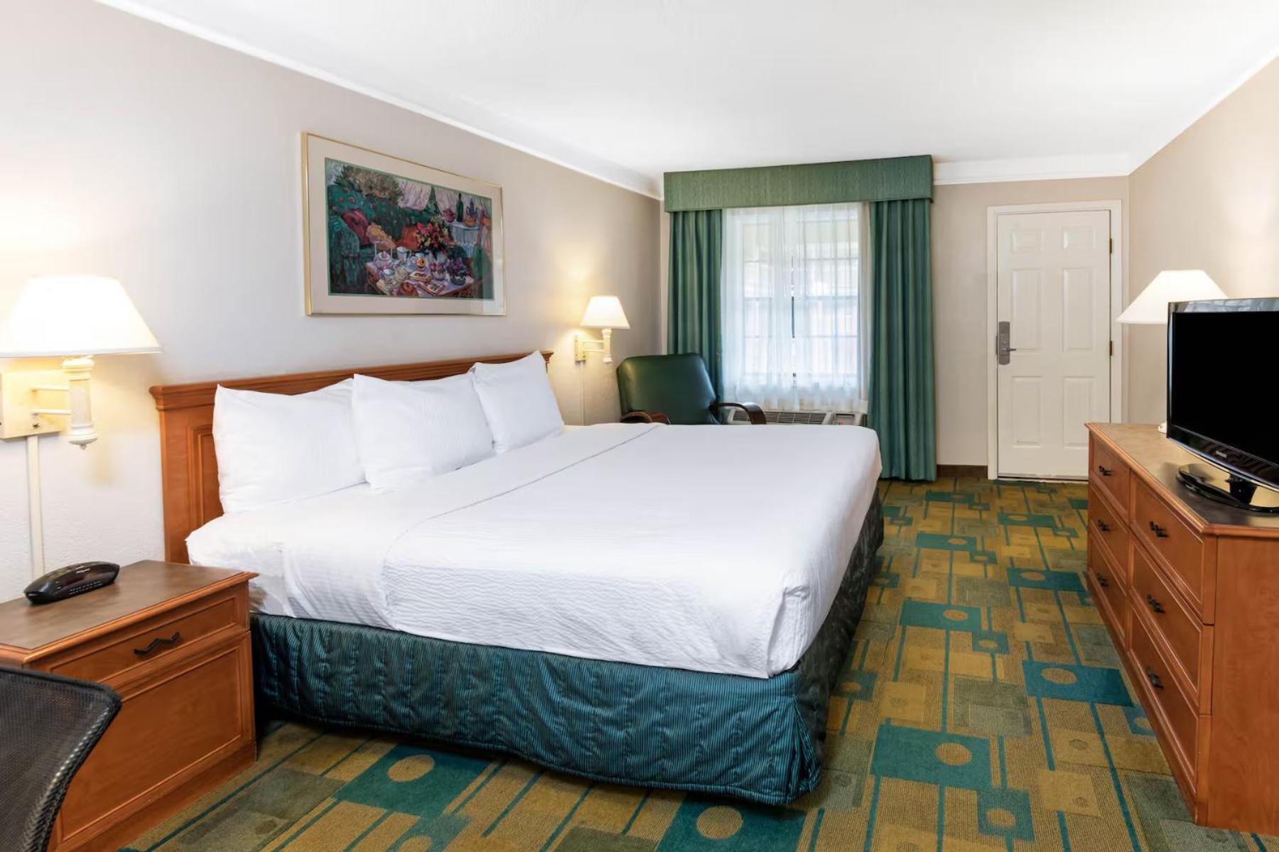Deluxe King Room Non-Smoking