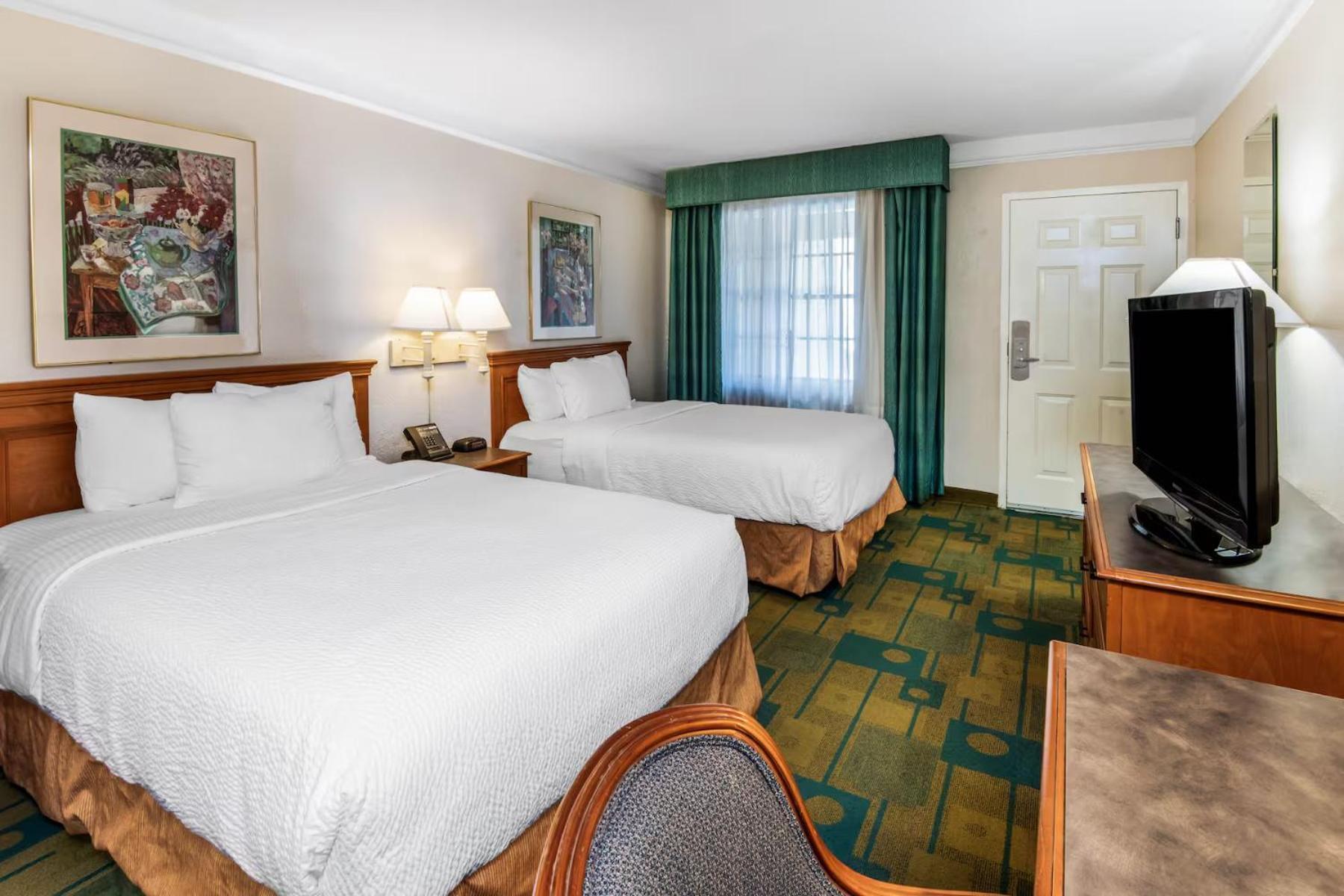 Deluxe Family Suite Two Double Beds Non-Smoking