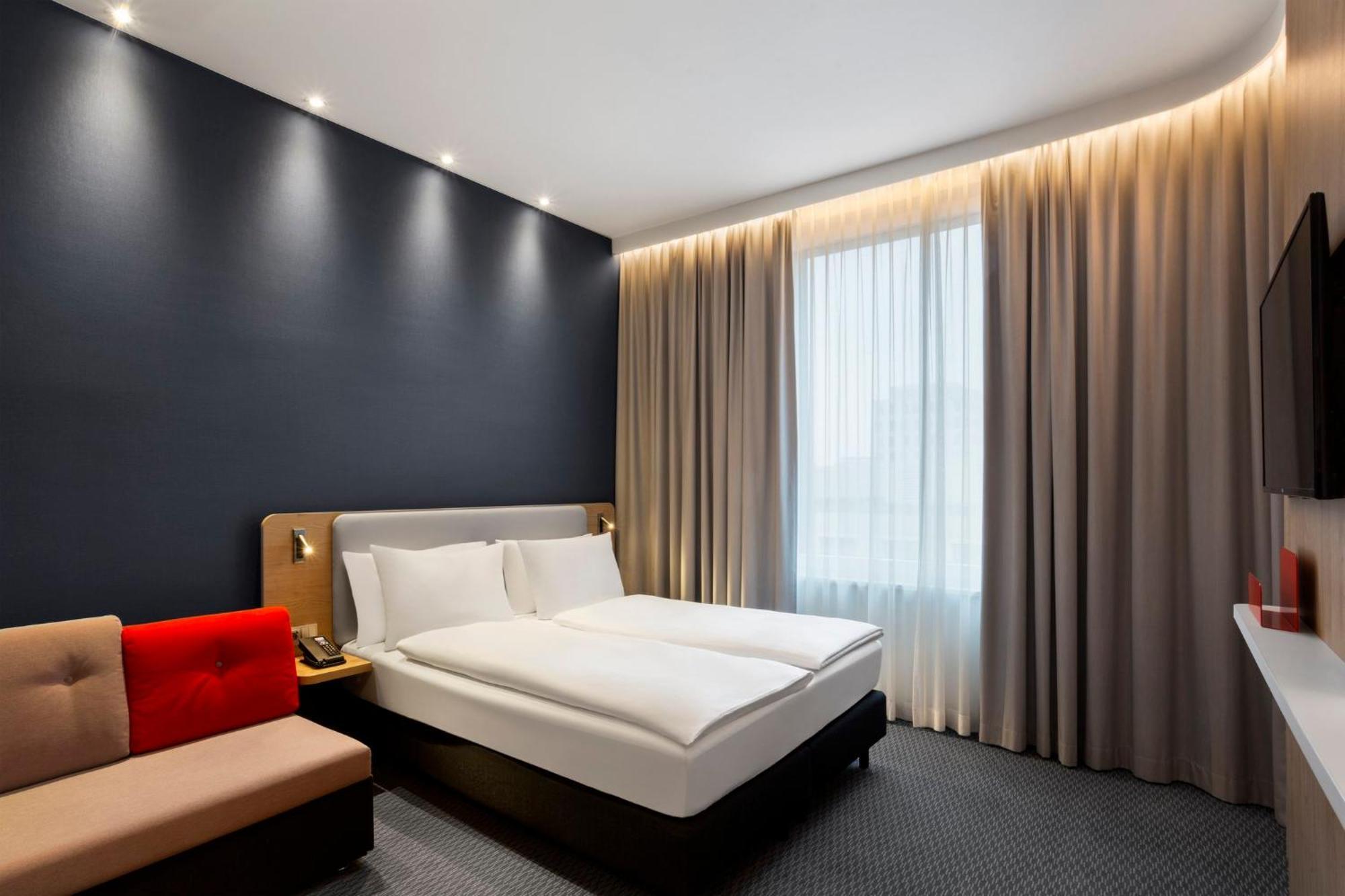 Standad Queen Room Sofa Bed