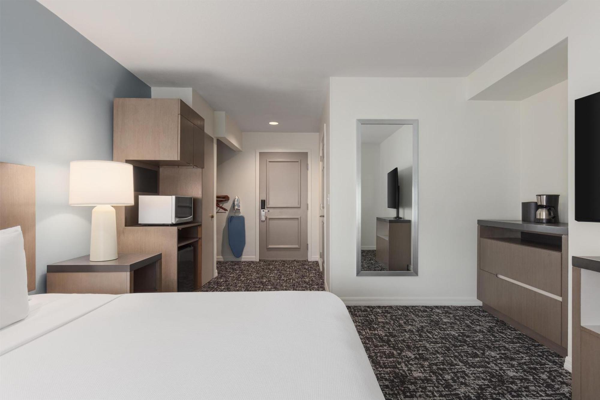 One-Bedroom King Suite Accessible Tub Disability Access