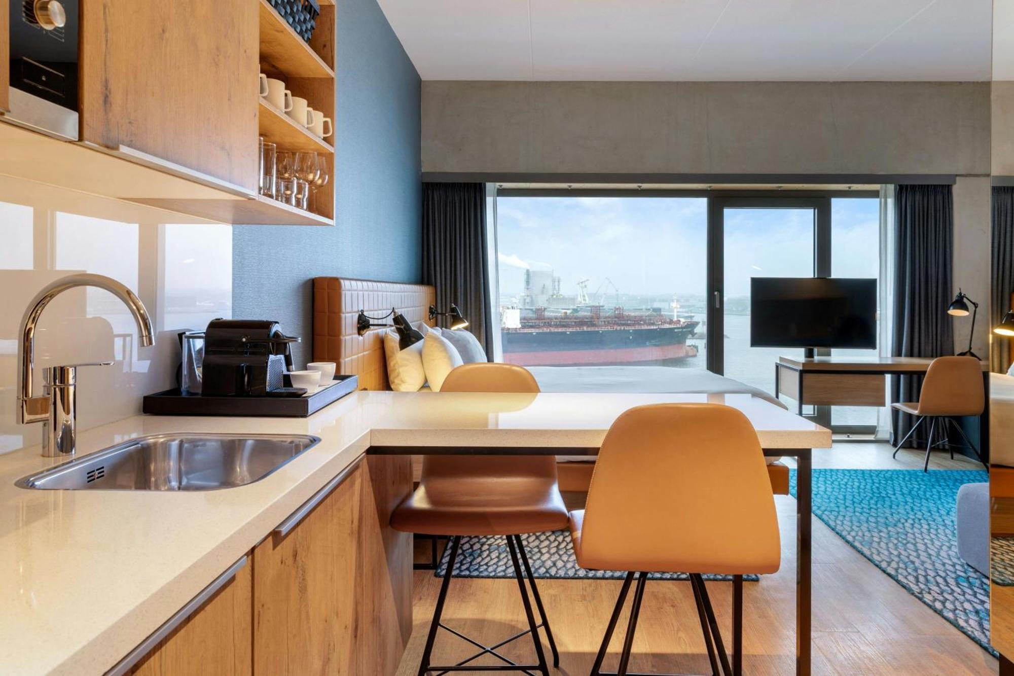 Queen Studio Harbor View