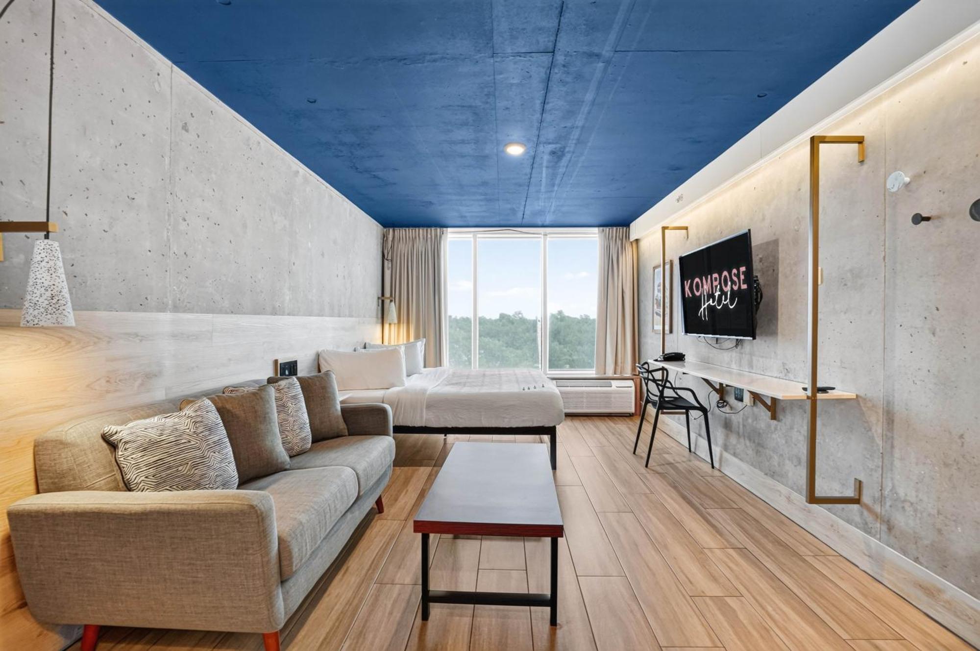Deluxe Queen Room