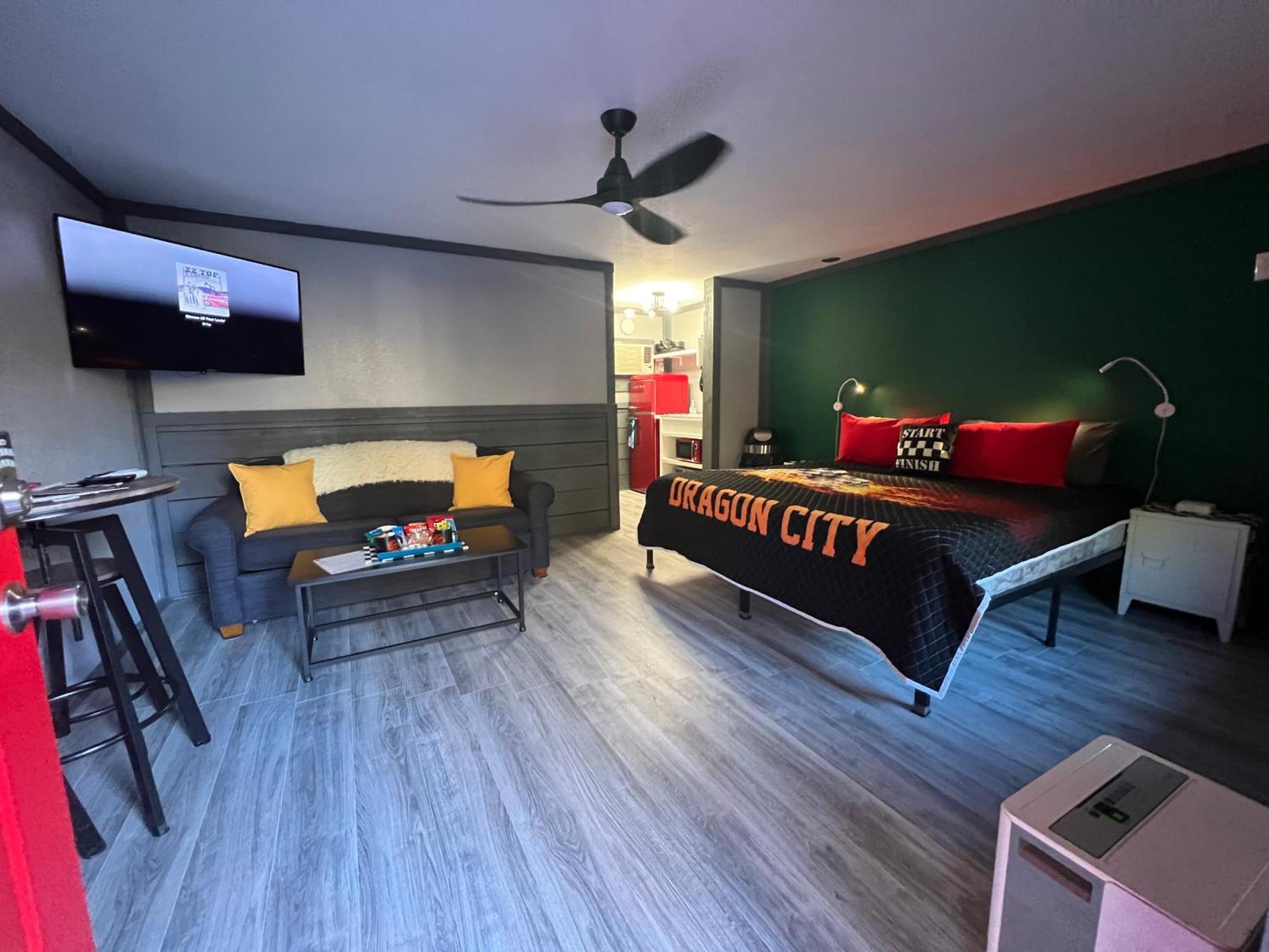 Deluxe King Studio