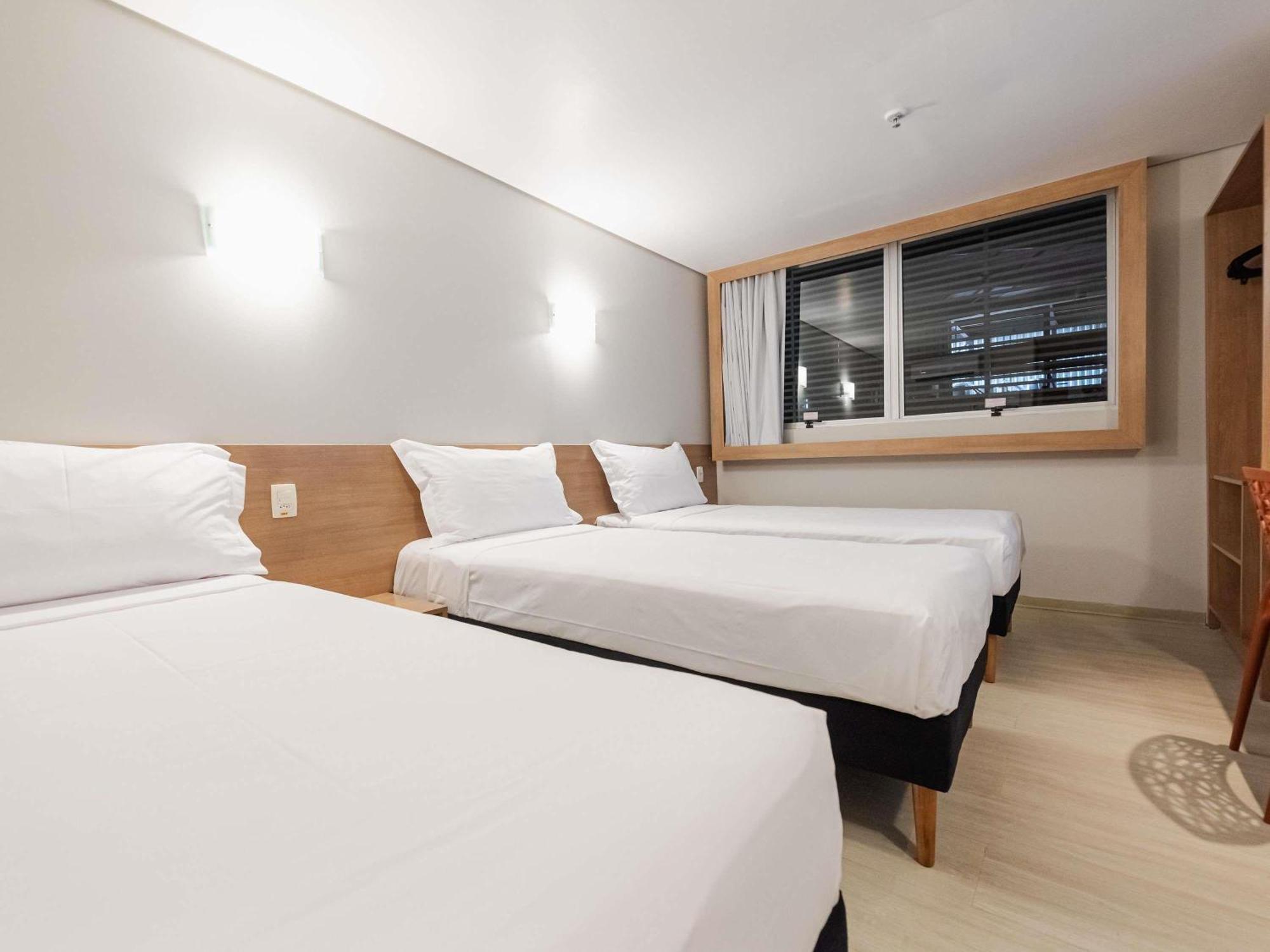 Quarto Triplo Standard com 3 Camas de Solteiro