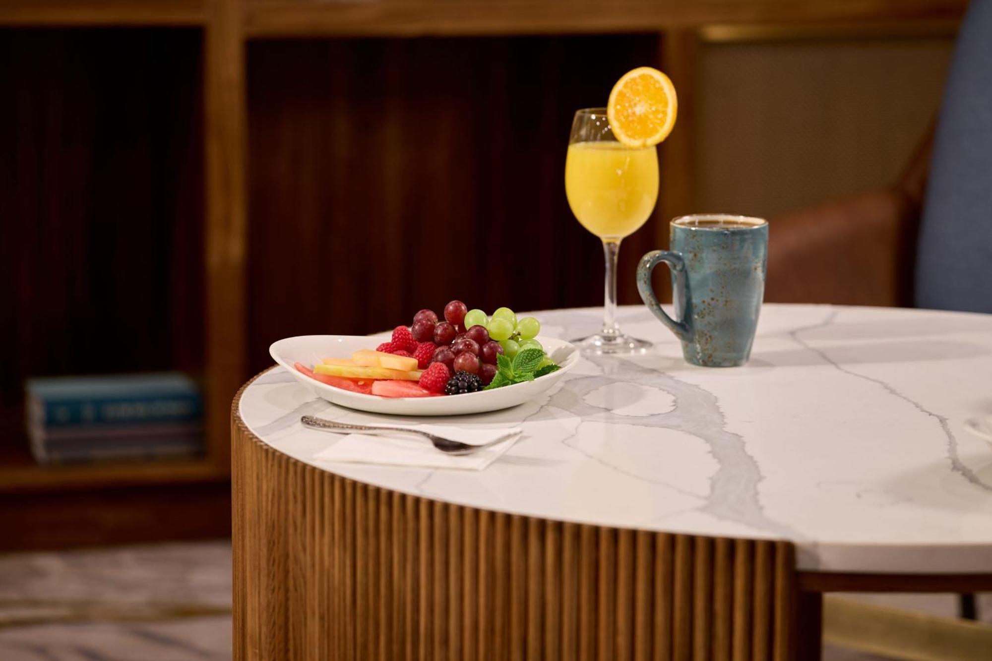 Executive Executive lounge access Guest room 1 King