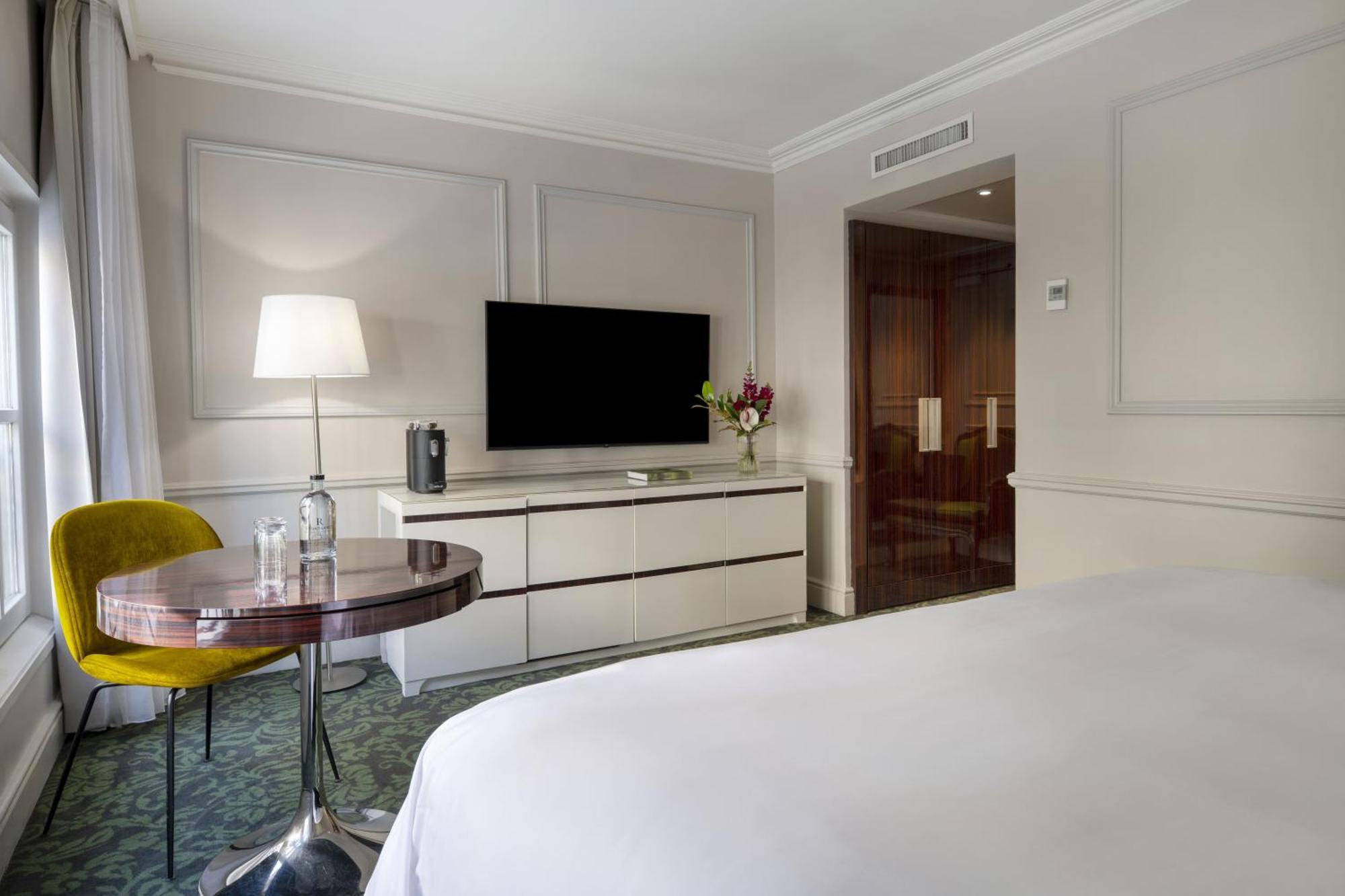 Deluxe King Room Garden View