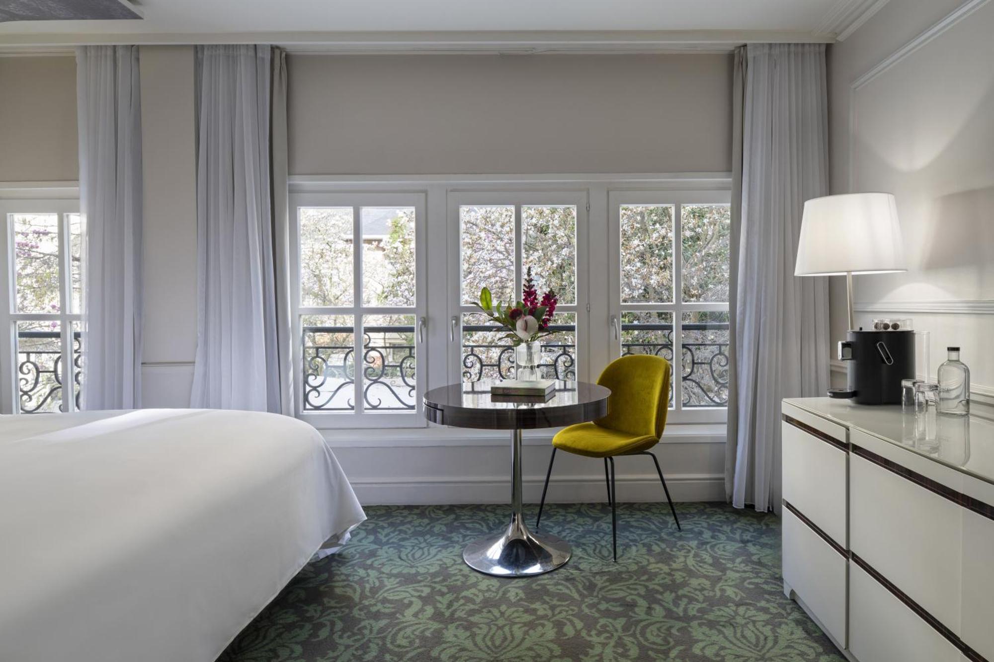 Deluxe Queen Room Garden View