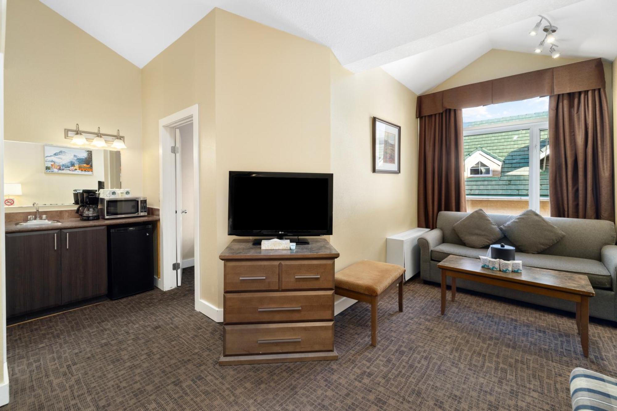 Superior 2 Bedroom Suite 2 Queen